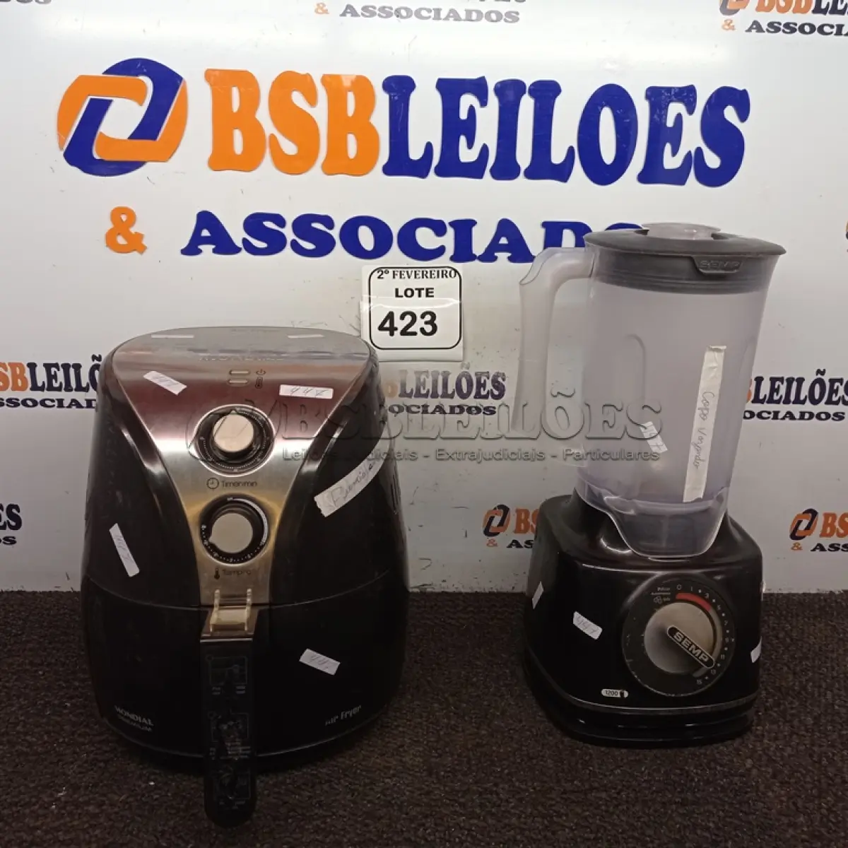 LOTE 423 - 01 AIR FRYER E 01 LIQUIDIFICADOR SEM MARCA APARENTE. (NO ESTADO) ATENÇÃO! FAZER A VISITAÇÃO ANTES DE ARREMATAR, NÃO SABEMOS SE FUNCIONA. LEILÃO NÃO TEM GARANTIA E NEM DEVOLUÇÃO, SUJEITO A POSSÍVEIS AVARIAS VISÍVEIS/OCULTAS E/OU AUSÊNCIA DE COMPONENTES.