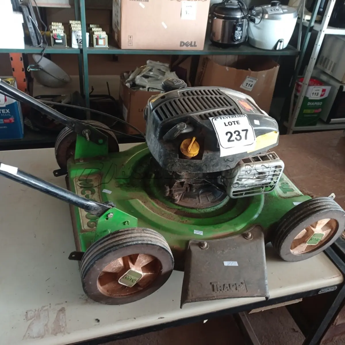 LOTE 237 -  01 CORTADOR DE GRAMA A GASOLINA MODELO MC-600G 163CC MARCA TRAPP. (NO ESTADO) ATENÇÃO! FAZER A VISITAÇÃO ANTES DE ARREMATAR, NÃO SABEMOS SE FUNCIONA. LEILÃO NÃO TEM GARANTIA E NEM DEVOLUÇÃO, SUJEITO A POSSÍVEIS AVARIAS VISÍVEIS/OCULTAS E/OU AUSÊNCIA DE COMPONENTES.