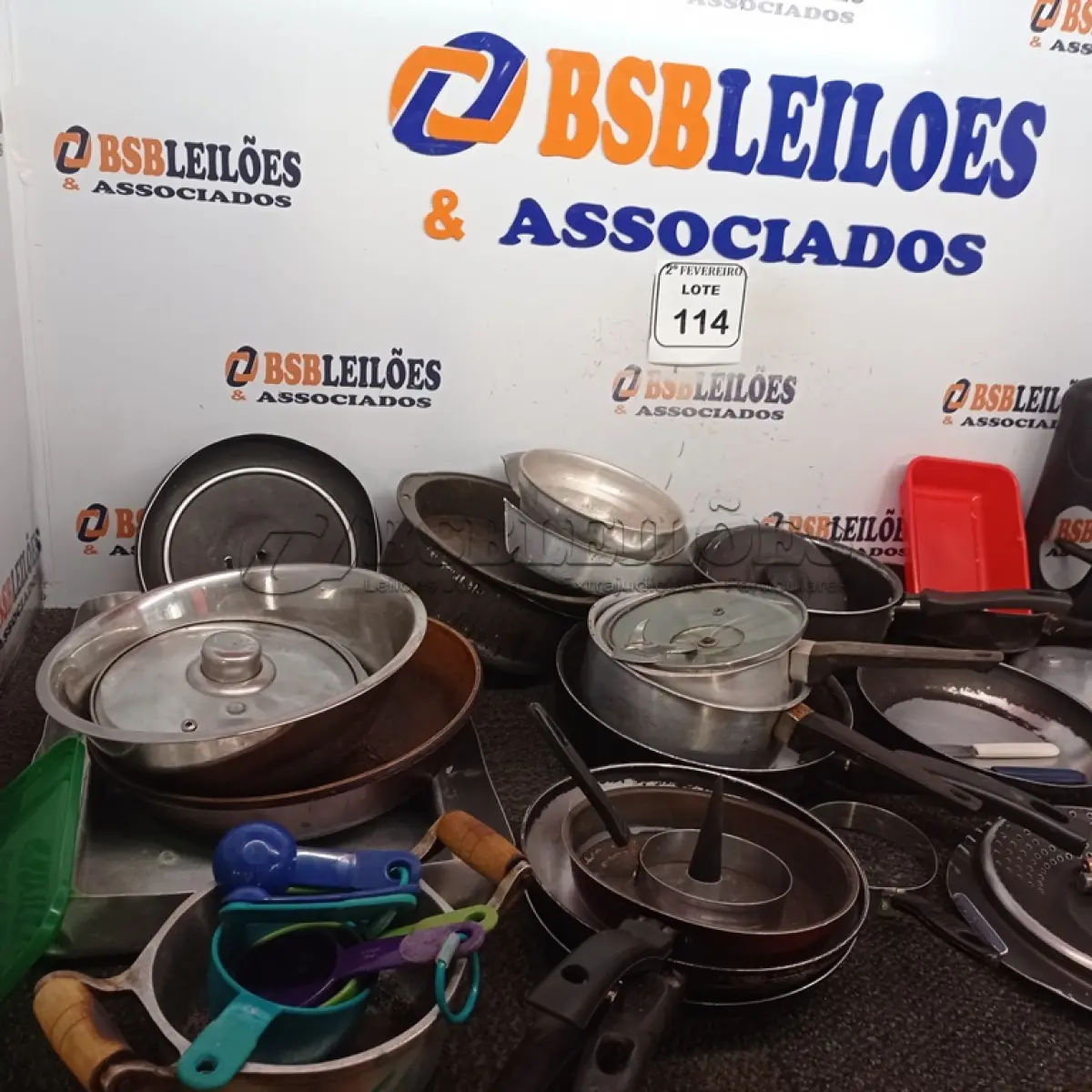 LOTE 114 - 01 LOTE COM UTENSÍLIOS DIVERSOS PARA COZINHA. (NO ESTADO) ATENÇÃO! FAZER A VISITAÇÃO ANTES DE ARREMATAR, NÃO SABEMOS SE FUNCIONA. LEILÃO NÃO TEM GARANTIA E NEM DEVOLUÇÃO, SUJEITO A POSSÍVEIS AVARIAS VISÍVEIS/OCULTAS E/OU AUSÊNCIA DE COMPONENTES.