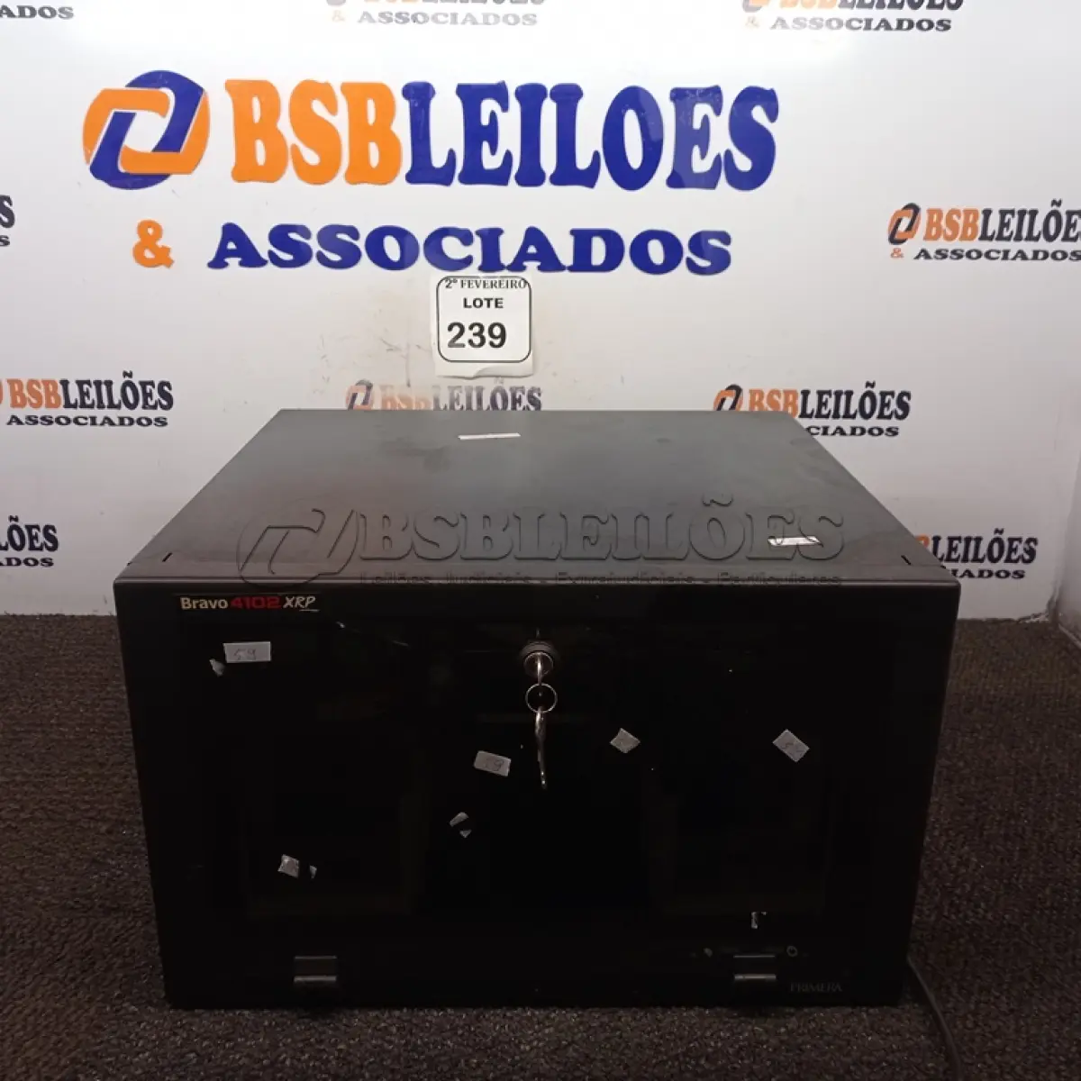 LOTE 239 -  01 IMPRESSORA A LASER PARA GRAVAÇÃO DE CDS. (NO ESTADO) ATENÇÃO! FAZER A VISITAÇÃO ANTES DE ARREMATAR, NÃO SABEMOS SE FUNCIONA. LEILÃO NÃO TEM GARANTIA E NEM DEVOLUÇÃO, SUJEITO A POSSÍVEIS AVARIAS VISÍVEIS/OCULTAS E/OU AUSÊNCIA DE COMPONENTES.