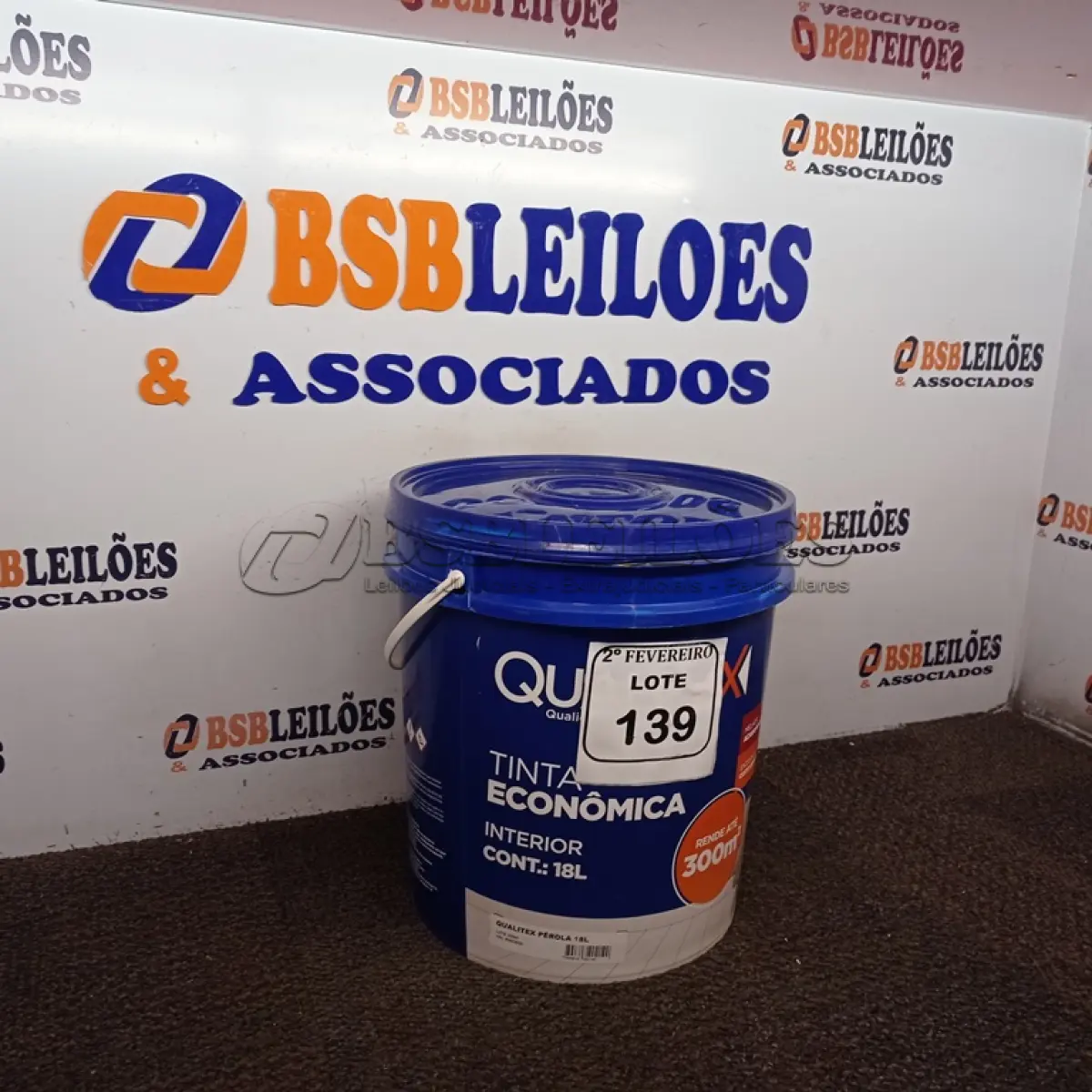 LOTE 139 - 01 GALÃO DE TINTA PARA INTERIOR QUALITEX 18L RENDE ATÉ 300M COR PEROLA. (NOVO) (NO ESTADO) ATENÇÃO! FAZER A VISITAÇÃO ANTES DE ARREMATAR, NÃO SABEMOS SE FUNCIONA. LEILÃO NÃO TEM GARANTIA E NEM DEVOLUÇÃO, SUJEITO A POSSÍVEIS AVARIAS VISÍVEIS/OCULTAS E/OU AUSÊNCIA DE COMPONENTES.