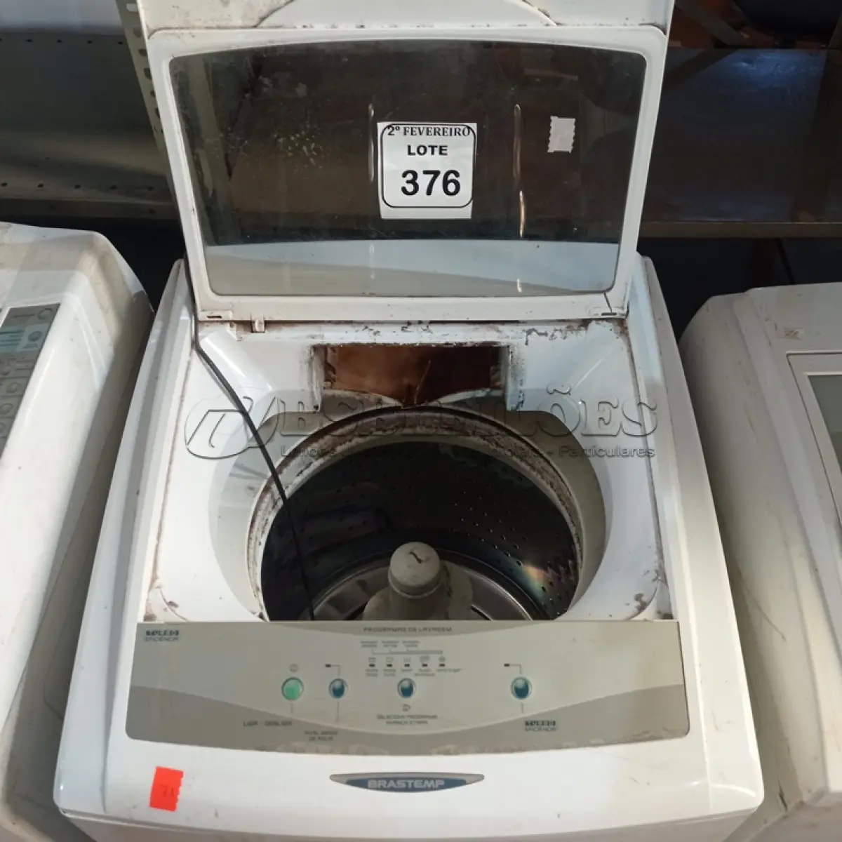 LOTE 376 -  01 MÁQUINA DE LAVAR ROUPAS BRASTEMP. (NO ESTADO) ATENÇÃO! FAZER A VISITAÇÃO ANTES DE ARREMATAR, NÃO SABEMOS SE FUNCIONA. LEILÃO NÃO TEM GARANTIA E NEM DEVOLUÇÃO, SUJEITO A POSSÍVEIS AVARIAS VISÍVEIS/OCULTAS E/OU AUSÊNCIA DE COMPONENTES.