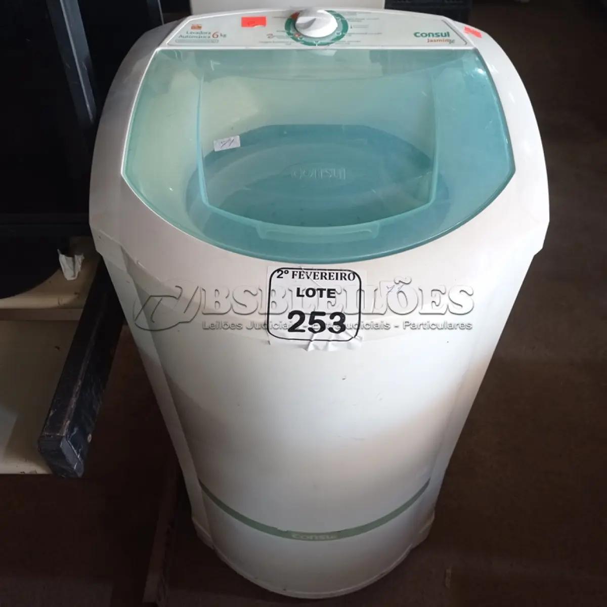 LOTE 253 - 01 MÁQUINA DE LAVAR ROUPAS MARCA CONSUL 6KG. 127VOLTS. (NO ESTADO) ATENÇÃO! FAZER A VISITAÇÃO ANTES DE ARREMATAR, NÃO SABEMOS SE FUNCIONA. LEILÃO NÃO TEM GARANTIA E NEM DEVOLUÇÃO, SUJEITO A POSSÍVEIS AVARIAS VISÍVEIS/OCULTAS E/OU AUSÊNCIA DE COMPONENTES.