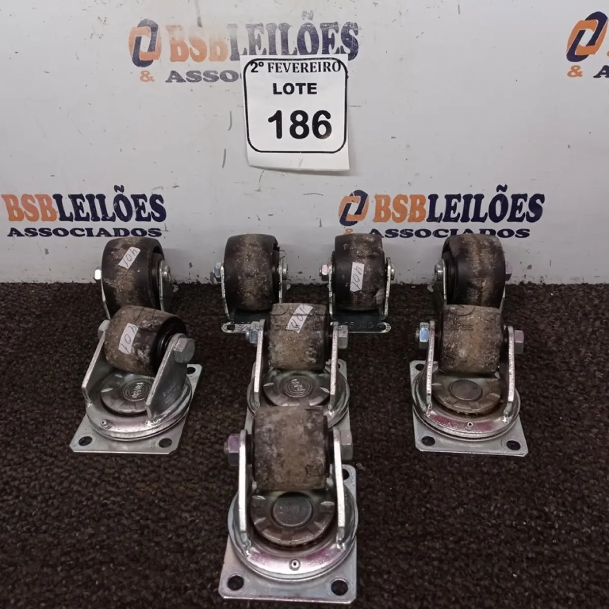 LOTE 186 - 8 RODINHAS. (NO ESTADO) ATENÇÃO! FAZER A VISITAÇÃO ANTES DE ARREMATAR, NÃO SABEMOS SE FUNCIONA. LEILÃO NÃO TEM GARANTIA E NEM DEVOLUÇÃO, SUJEITO A POSSÍVEIS AVARIAS VISÍVEIS/OCULTAS E/OU AUSÊNCIA DE COMPONENTES.