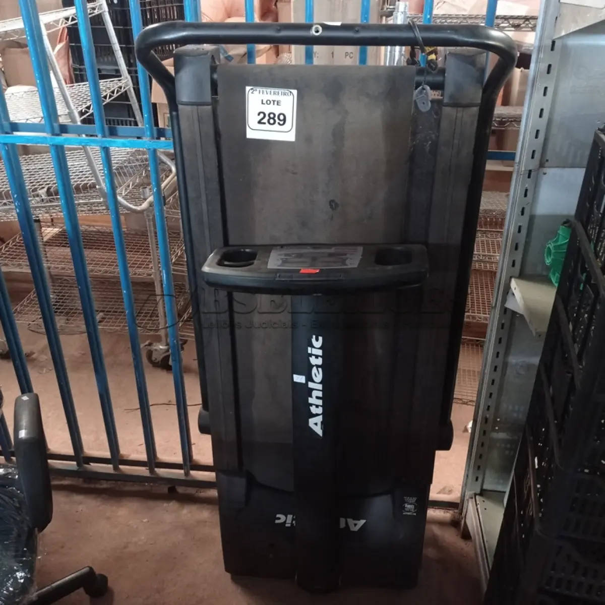 LOTE 289 -  01 ESTEIRA ERGOMÉTRICA. (NO ESTADO) ATENÇÃO! FAZER A VISITAÇÃO ANTES DE ARREMATAR, NÃO SABEMOS SE FUNCIONA. LEILÃO NÃO TEM GARANTIA E NEM DEVOLUÇÃO, SUJEITO A POSSÍVEIS AVARIAS VISÍVEIS/OCULTAS E/OU AUSÊNCIA DE COMPONENTES.
