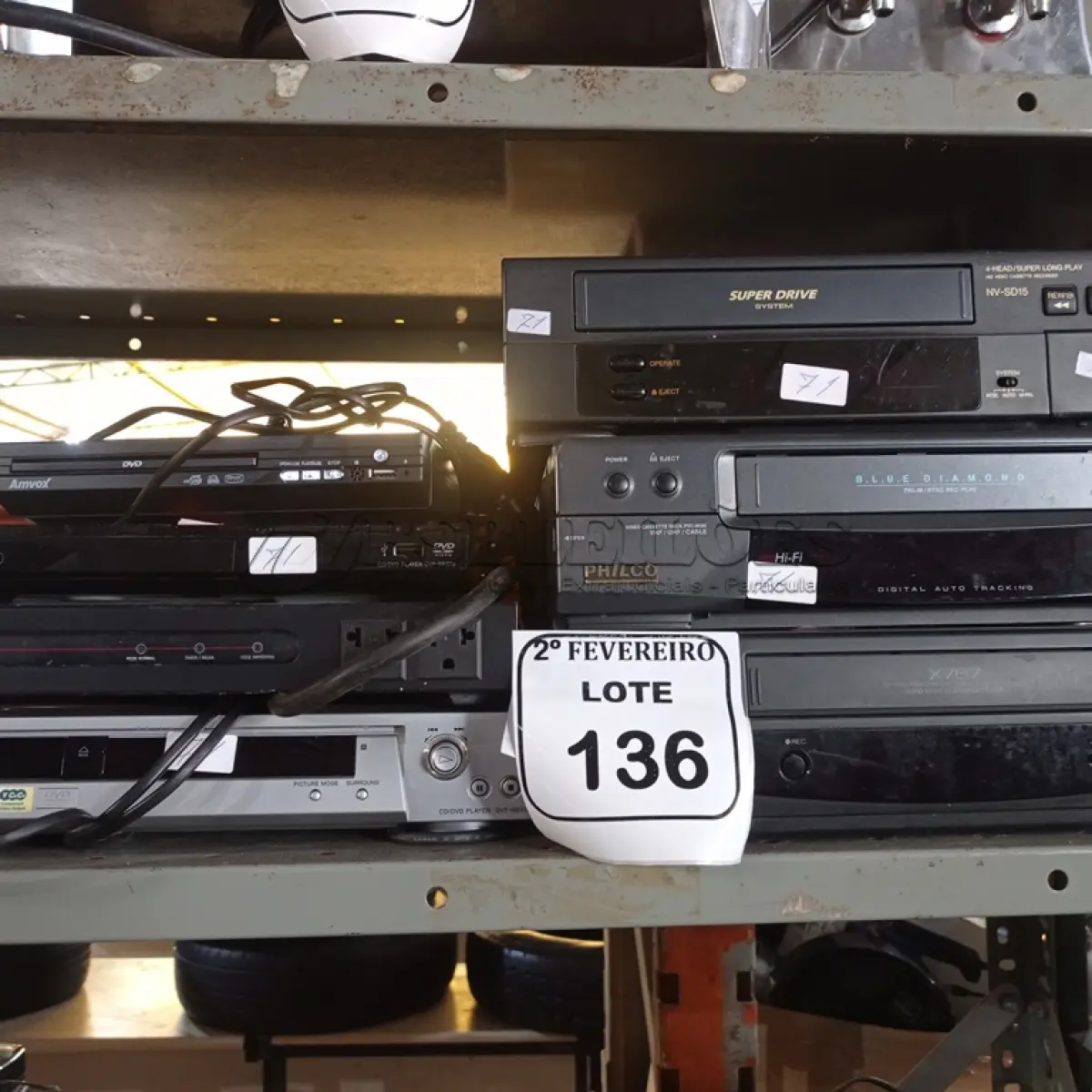 LOTE 136 - 03 VHS MARCAS E MODELOS DIVERSOS, 03 DVD’S E 01 PLACA DE CONTROLE ÁUDIO VISION. (NO ESTADO) ATENÇÃO! FAZER A VISITAÇÃO ANTES DE ARREMATAR, NÃO SABEMOS SE FUNCIONA. LEILÃO NÃO TEM GARANTIA E NEM DEVOLUÇÃO, SUJEITO A POSSÍVEIS AVARIAS VISÍVEIS/OCULTAS E/OU AUSÊNCIA DE COMPONENTES.