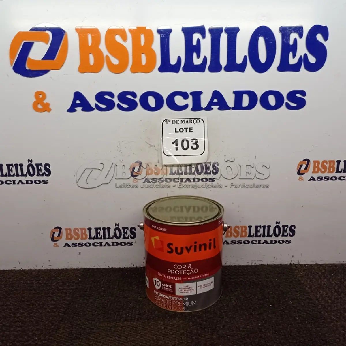 LOTE 103 - 01 LATA DE TINTA ESMALTE PARA MADEIRAS E METAIS NA COR BRILHANTE PLATINA DE 3,6L MARCA SUVINIL. (NOVO) (NO ESTADO) ATENÇÃO! FAZER A VISITAÇÃO ANTES DE ARREMATAR, NÃO SABEMOS SE FUNCIONA. LEILÃO NÃO TEM GARANTIA E NEM DEVOLUÇÃO, SUJEITO A POSSÍVEIS AVARIAS VISÍVEIS/OCULTAS E/OU AUSÊNCIA DE COMPONENTES.