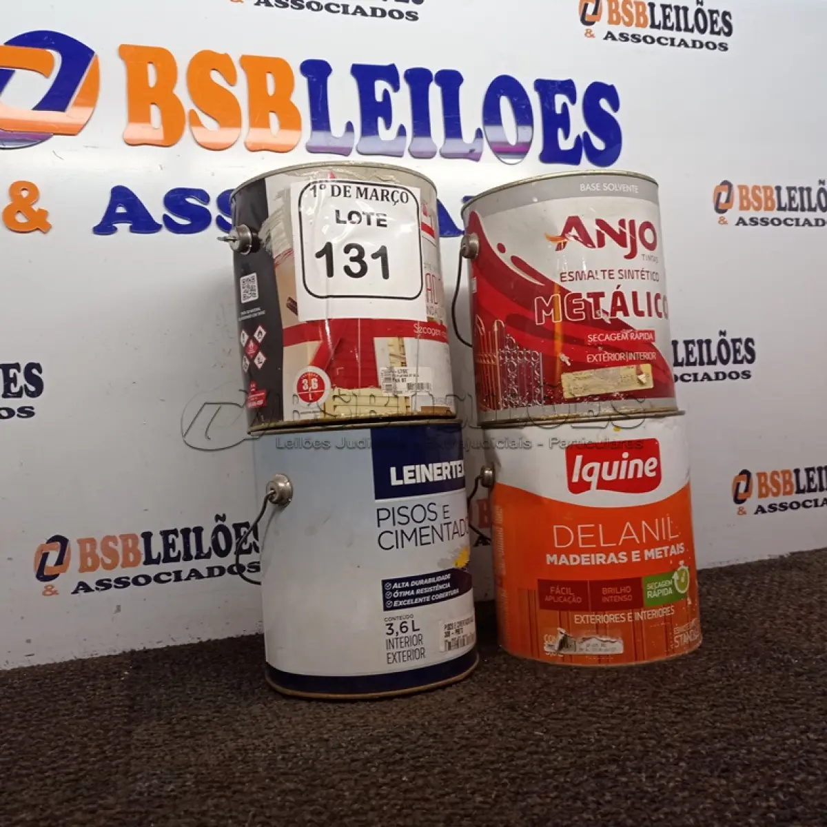 LOTE 131 - 04 LATAS DE TINTAS DE 3,6L MARCAS E MODELOS DIVERSOS SENDO 01 LACRADA PARA PISO E CIMENTADOS NA COR PRETA. (NO ESTADO) ATENÇÃO! FAZER A VISITAÇÃO ANTES DE ARREMATAR, NÃO SABEMOS SE FUNCIONA. LEILÃO NÃO TEM GARANTIA E NEM DEVOLUÇÃO, SUJEITO A POSSÍVEIS AVARIAS VISÍVEIS/OCULTAS E/OU AUSÊNCIA DE COMPONENTES.