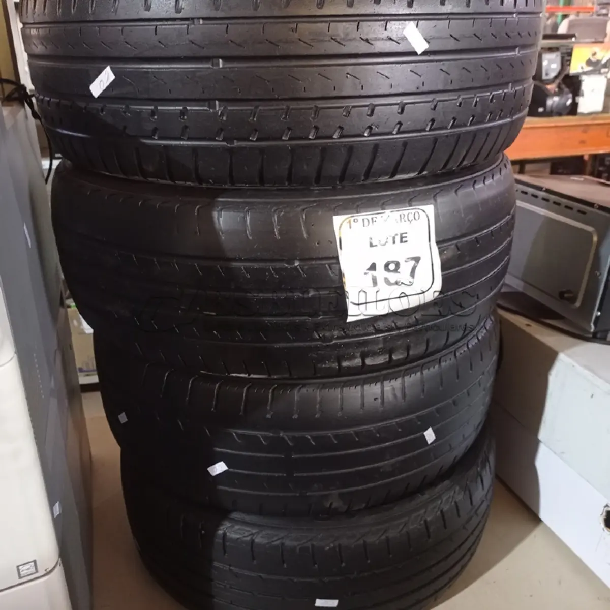 LOTE 187 - 04 PNEUS MEIA VIDA 195/55 ARO 15. (NO ESTADO) ATENÇÃO! FAZER A VISITAÇÃO ANTES DE ARREMATAR, NÃO SABEMOS SE FUNCIONA. LEILÃO NÃO TEM GARANTIA E NEM DEVOLUÇÃO, SUJEITO A POSSÍVEIS AVARIAS VISÍVEIS/OCULTAS E/OU AUSÊNCIA DE COMPONENTES.