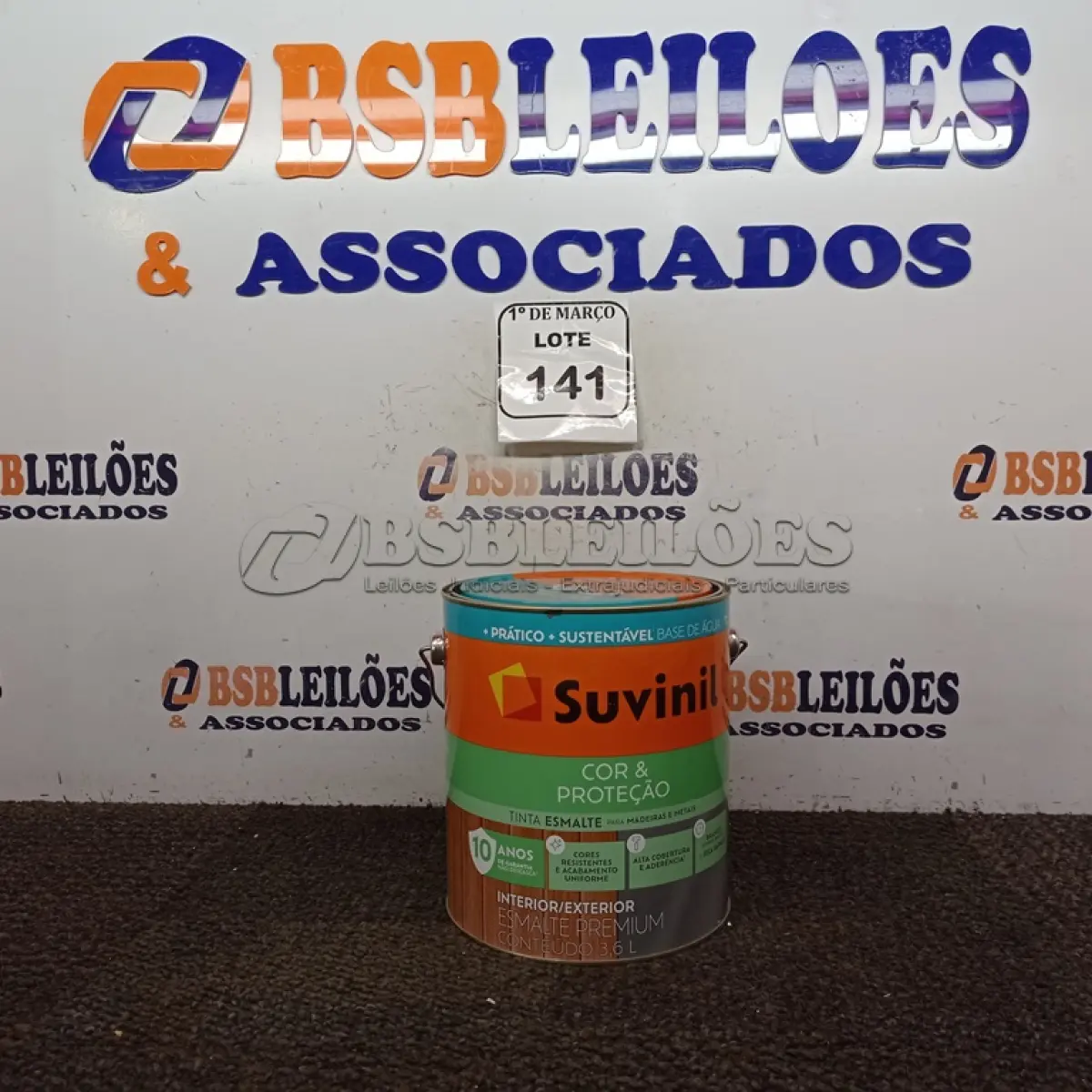 LOTE 141 - 01 LATA DE TINTA ESMALTE PARA MADEIRAS E METAIS NA COR BRILHANTE VERMELHO DE 3,6L MARCA SUVINIL. (NOVO) (NO ESTADO) ATENÇÃO! FAZER A VISITAÇÃO ANTES DE ARREMATAR, NÃO SABEMOS SE FUNCIONA. LEILÃO NÃO TEM GARANTIA E NEM DEVOLUÇÃO, SUJEITO A POSSÍVEIS AVARIAS VISÍVEIS/OCULTAS E/OU AUSÊNCIA DE COMPONENTES.