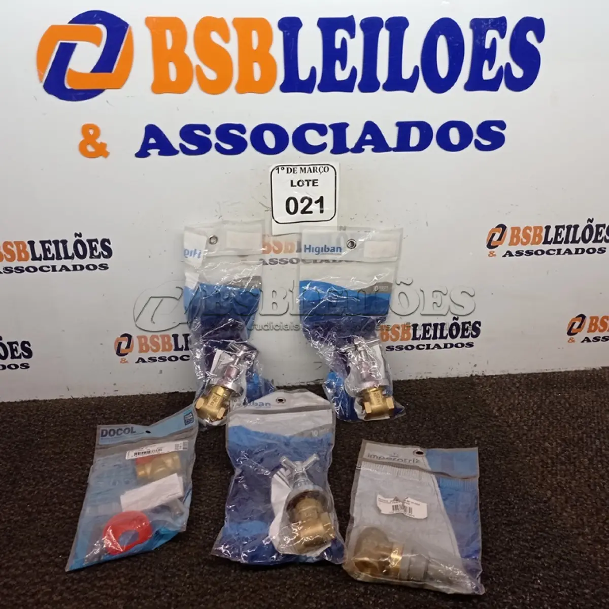 LOTE 021 - 03 REGISTROS GAVETA 3 /4’’, 01 BASE REGISTRO DE GAVETA 3/4’’ E 01 REGISTRO DE PRESSÃO DOCOLBASE 3/4. (NOVO) (NO ESTADO) ATENÇÃO! FAZER A VISITAÇÃO ANTES DE ARREMATAR, NÃO SABEMOS SE FUNCIONA. LEILÃO NÃO TEM GARANTIA E NEM DEVOLUÇÃO, SUJEITO A POSSÍVEIS AVARIAS VISÍVEIS/OCULTAS E/OU AUSÊNCIA DE COMPONENTES.