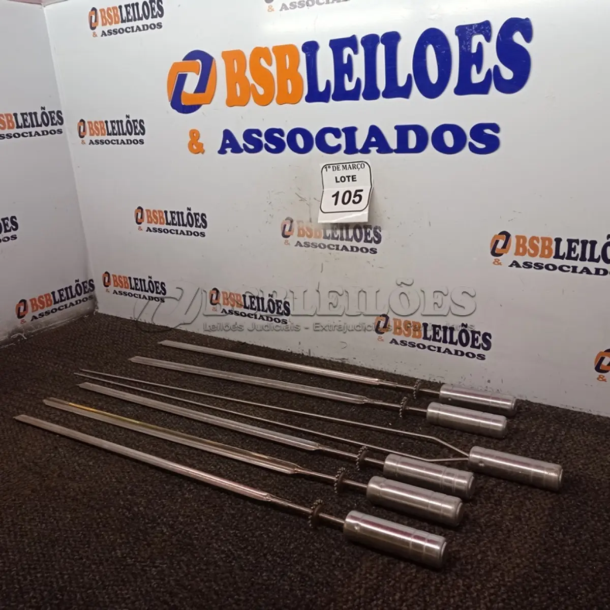 LOTE 105 - 06 ESPETOS PARA CHURRASCO SENDO 05 GIRATÓRIOS. (NOVO) (NO ESTADO) ATENÇÃO! FAZER A VISITAÇÃO ANTES DE ARREMATAR, NÃO SABEMOS SE FUNCIONA. LEILÃO NÃO TEM GARANTIA E NEM DEVOLUÇÃO, SUJEITO A POSSÍVEIS AVARIAS VISÍVEIS/OCULTAS E/OU AUSÊNCIA DE COMPONENTES.