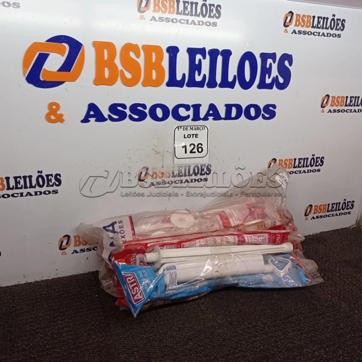 LOTE 126 - 01 LOTE COM VÁRIAS HASTE PARA CHUVEIRO ELÉTRICO. (NOVO) (NO ESTADO) ATENÇÃO! FAZER A VISITAÇÃO ANTES DE ARREMATAR, NÃO SABEMOS SE FUNCIONA. LEILÃO NÃO TEM GARANTIA E NEM DEVOLUÇÃO, SUJEITO A POSSÍVEIS AVARIAS VISÍVEIS/OCULTAS E/OU AUSÊNCIA DE COMPONENTES.