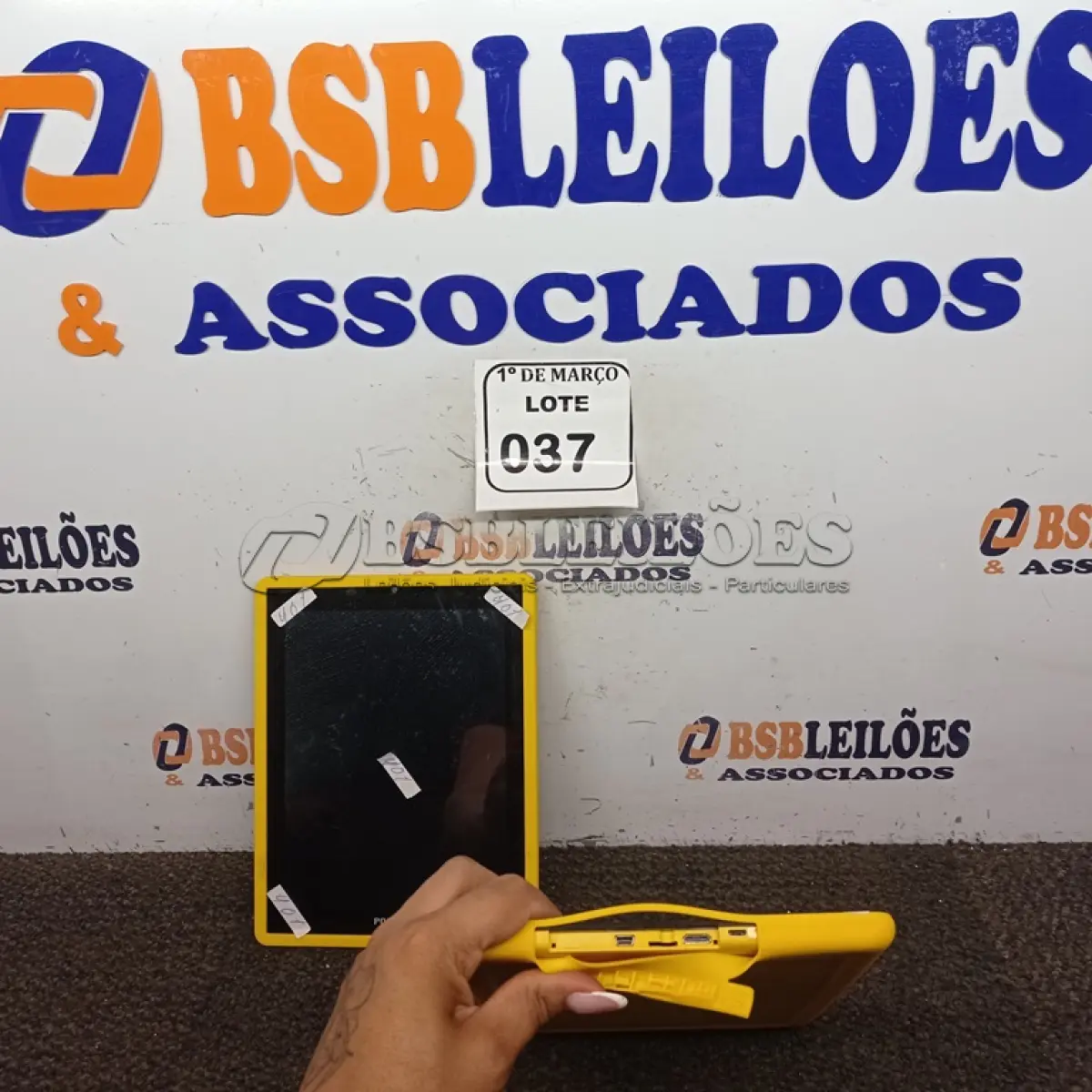 LOTE 037 - 02 TABLET’S SEM CARREGADOR MARCA POSITIVO. (NO ESTADO) ATENÇÃO! FAZER A VISITAÇÃO ANTES DE ARREMATAR, NÃO SABEMOS SE FUNCIONA. LEILÃO NÃO TEM GARANTIA E NEM DEVOLUÇÃO, SUJEITO A POSSÍVEIS AVARIAS VISÍVEIS/OCULTAS E/OU AUSÊNCIA DE COMPONENTES.
