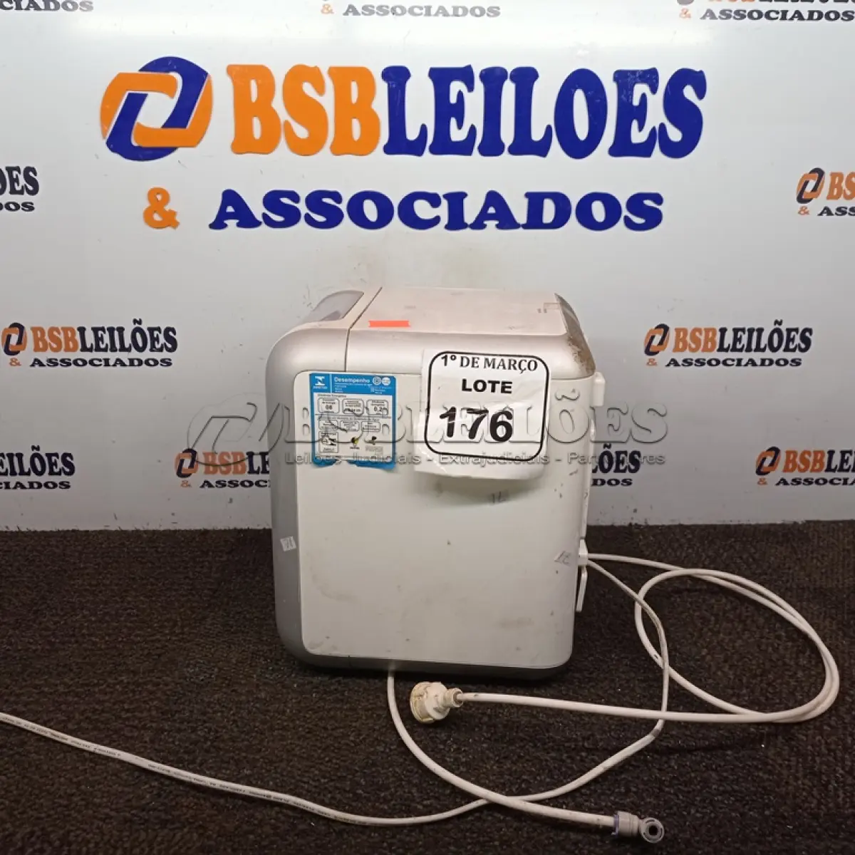 LOTE 176 - 01 PURIFICADOR DE ÁGUA MARCA ELECTROLUX. (NO ESTADO) ATENÇÃO! FAZER A VISITAÇÃO ANTES DE ARREMATAR, NÃO SABEMOS SE FUNCIONA. LEILÃO NÃO TEM GARANTIA E NEM DEVOLUÇÃO, SUJEITO A POSSÍVEIS AVARIAS VISÍVEIS/OCULTAS E/OU AUSÊNCIA DE COMPONENTES.