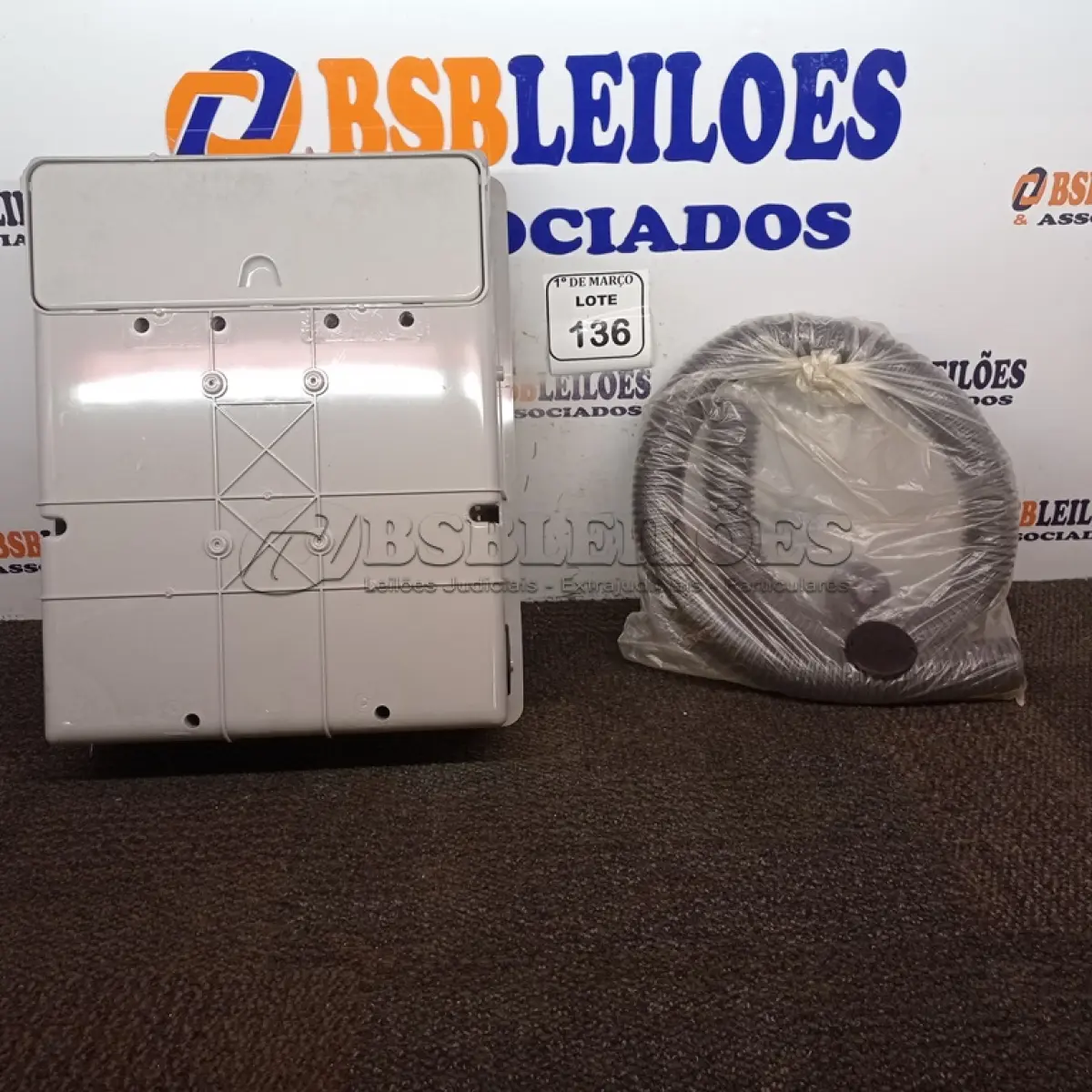 LOTE 136 - 01 CAIXA PLÁSTICA PARA UNIDADE DE MEDIÇÃO. (NOVA) (NO ESTADO) ATENÇÃO! FAZER A VISITAÇÃO ANTES DE ARREMATAR, NÃO SABEMOS SE FUNCIONA. LEILÃO NÃO TEM GARANTIA E NEM DEVOLUÇÃO, SUJEITO A POSSÍVEIS AVARIAS VISÍVEIS/OCULTAS E/OU AUSÊNCIA DE COMPONENTES.