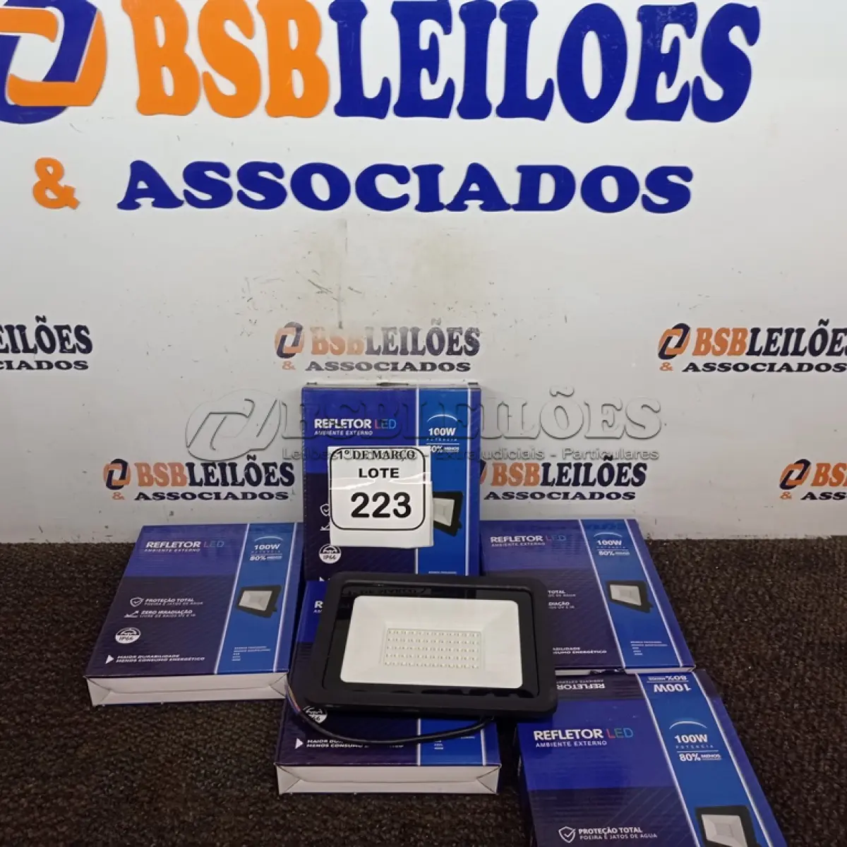 LOTE 223 - 05 REFLETORES DE LED 100W.(NOVO) (NO ESTADO) ATENÇÃO! FAZER A VISITAÇÃO ANTES DE ARREMATAR, NÃO SABEMOS SE FUNCIONA. LEILÃO NÃO TEM GARANTIA E NEM DEVOLUÇÃO, SUJEITO A POSSÍVEIS AVARIAS VISÍVEIS/OCULTAS E/OU AUSÊNCIA DE COMPONENTES.