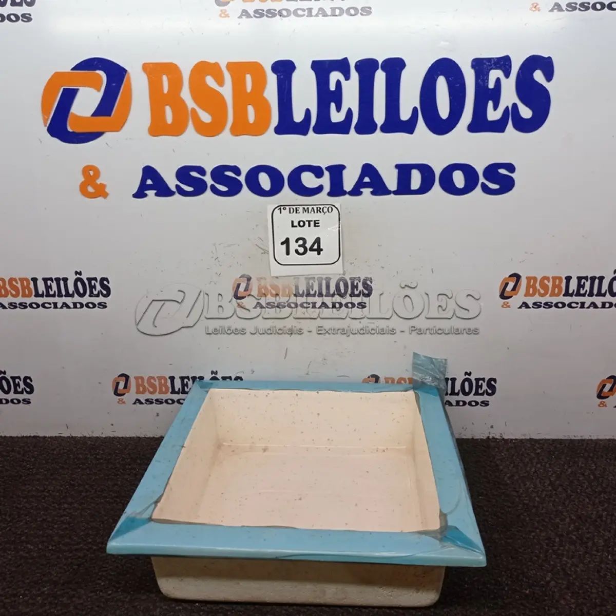 LOTE 134 - 01 NICHO PARA BANHEIRO. (NOVO) (NO ESTADO) ATENÇÃO! FAZER A VISITAÇÃO ANTES DE ARREMATAR, NÃO SABEMOS SE FUNCIONA. LEILÃO NÃO TEM GARANTIA E NEM DEVOLUÇÃO, SUJEITO A POSSÍVEIS AVARIAS VISÍVEIS/OCULTAS E/OU AUSÊNCIA DE COMPONENTES.