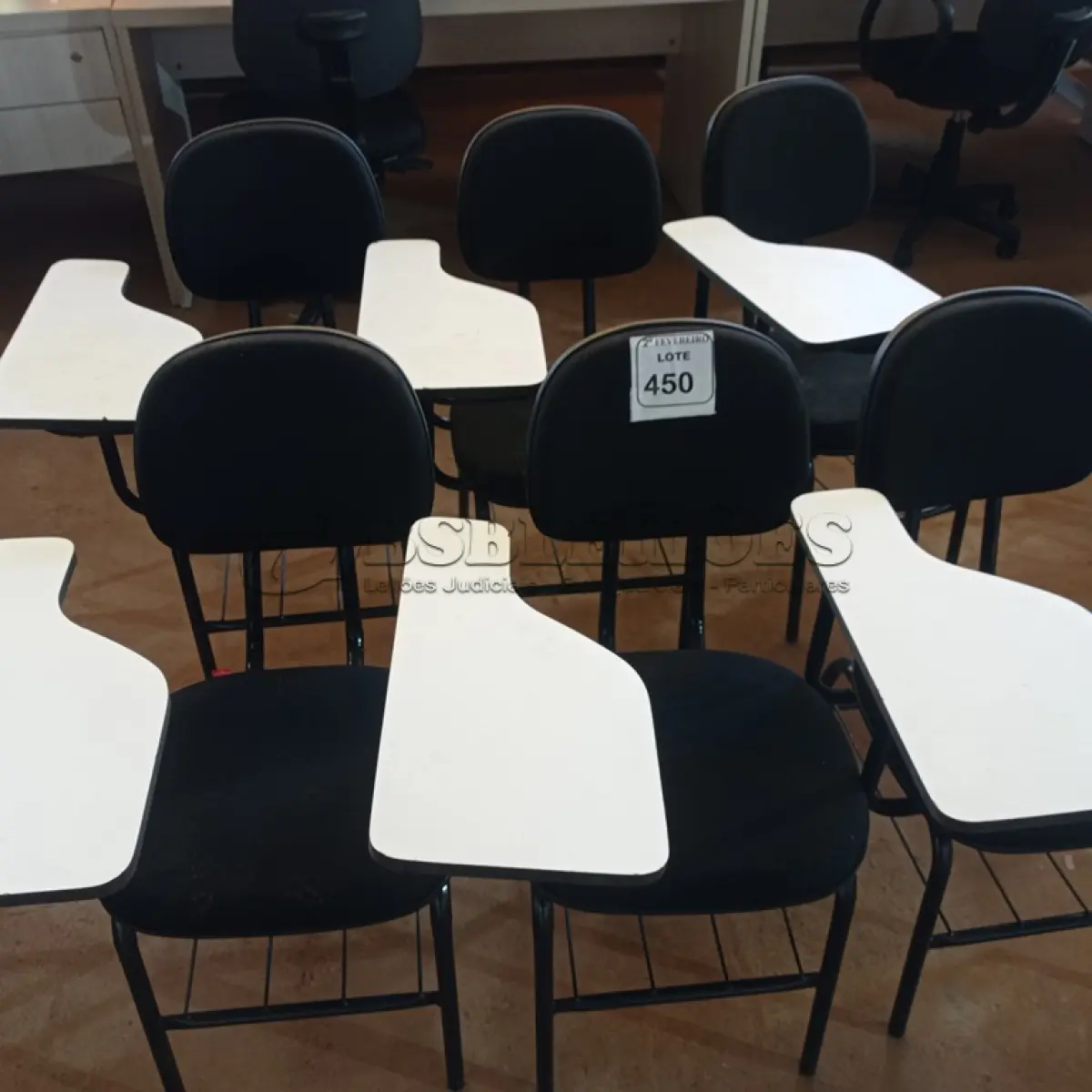 LOTE 450 - 06 CADEIRAS UNIVERSITÁRIAS. (NO ESTADO) ATENÇÃO! FAZER A VISITAÇÃO ANTES DE ARREMATAR, NÃO SABEMOS SE FUNCIONA. LEILÃO NÃO TEM GARANTIA E NEM DEVOLUÇÃO, SUJEITO A POSSÍVEIS AVARIAS VISÍVEIS/OCULTAS E/OU AUSÊNCIA DE COMPONENTES.