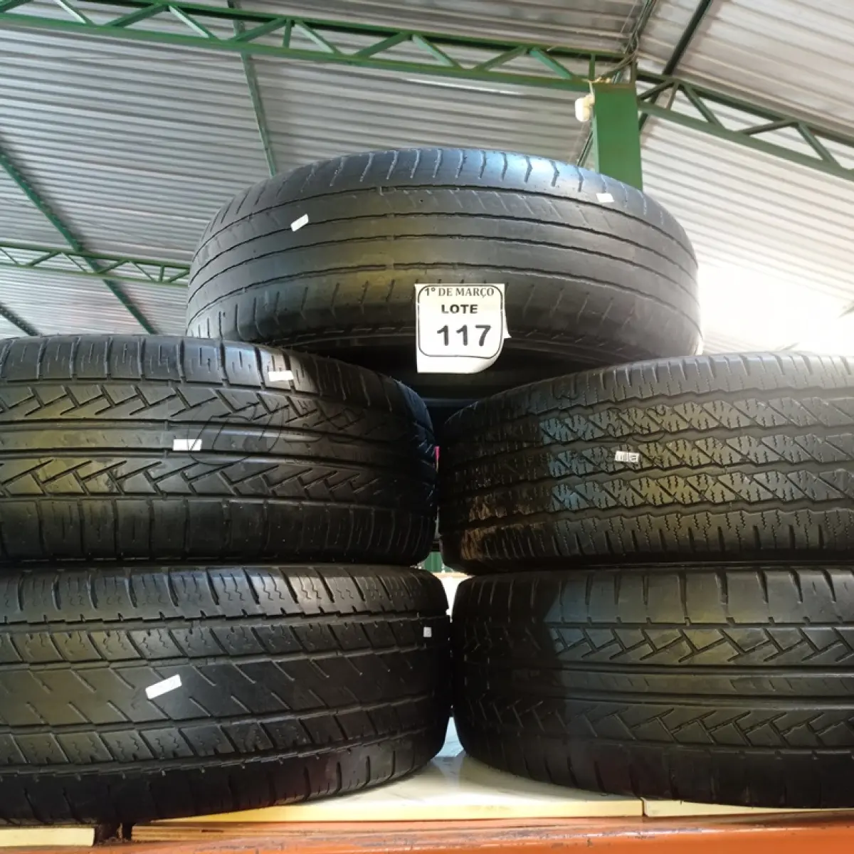 LOTE 117 - 05 PNEUS USADOS 265-65 ARO 17. (NO ESTADO) ATENÇÃO! FAZER A VISITAÇÃO ANTES DE ARREMATAR, NÃO SABEMOS SE FUNCIONA. LEILÃO NÃO TEM GARANTIA E NEM DEVOLUÇÃO, SUJEITO A POSSÍVEIS AVARIAS VISÍVEIS/OCULTAS E/OU AUSÊNCIA DE COMPONENTES.