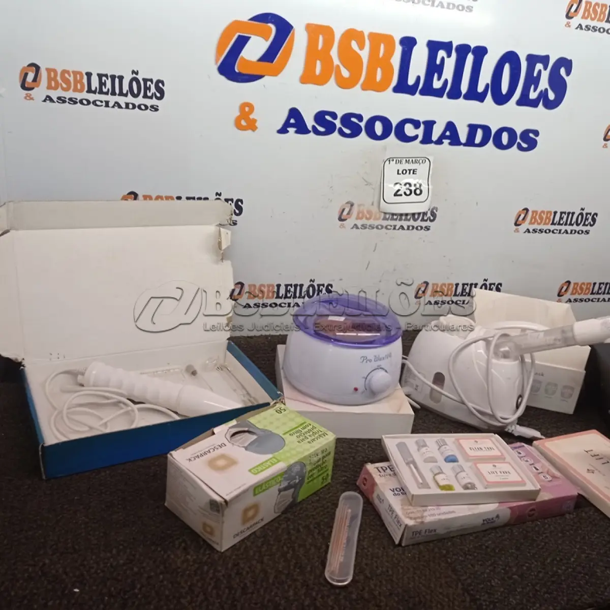LOTE 238 - 01 LOTE COM APARELHOS DE ESTÉTICA. (NO ESTADO) ATENÇÃO! FAZER A VISITAÇÃO ANTES DE ARREMATAR, NÃO SABEMOS SE FUNCIONA. LEILÃO NÃO TEM GARANTIA E NEM DEVOLUÇÃO, SUJEITO A POSSÍVEIS AVARIAS VISÍVEIS/OCULTAS E/OU AUSÊNCIA DE COMPONENTES.