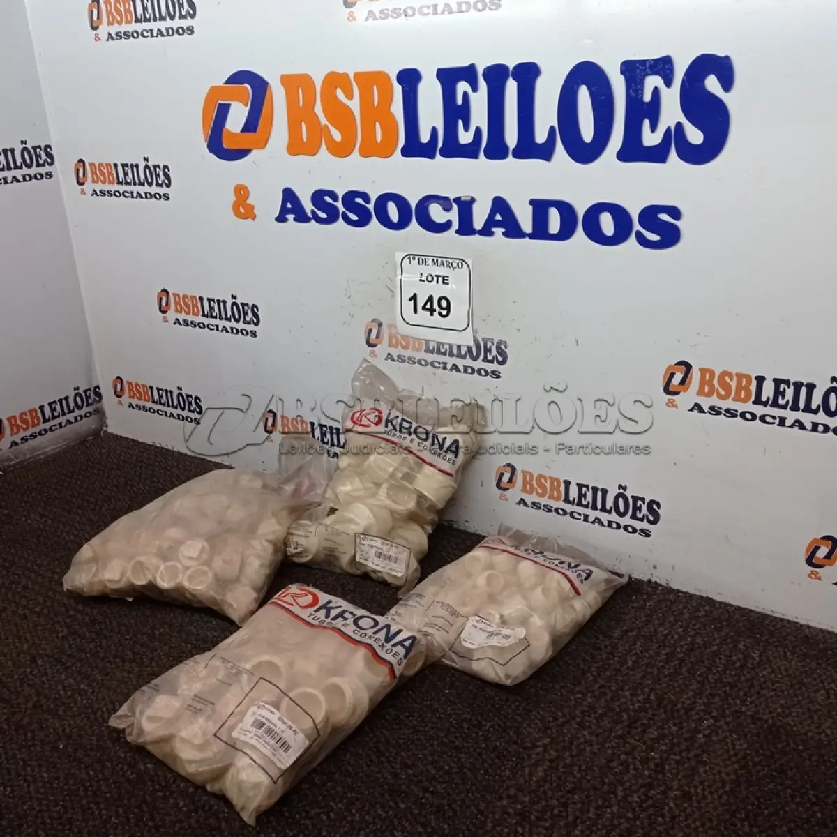LOTE 149 - 03 PACOTES DE PLUG ROSCÁVEL TAMANHOS DIVERSOS E 01 PACOTE DE TE ROSCÁVEL ¾.  (NO ESTADO) ATENÇÃO! FAZER A VISITAÇÃO ANTES DE ARREMATAR, NÃO SABEMOS SE FUNCIONA. LEILÃO NÃO TEM GARANTIA E NEM DEVOLUÇÃO, SUJEITO A POSSÍVEIS AVARIAS VISÍVEIS/OCULTAS E/OU AUSÊNCIA DE COMPONENTES.