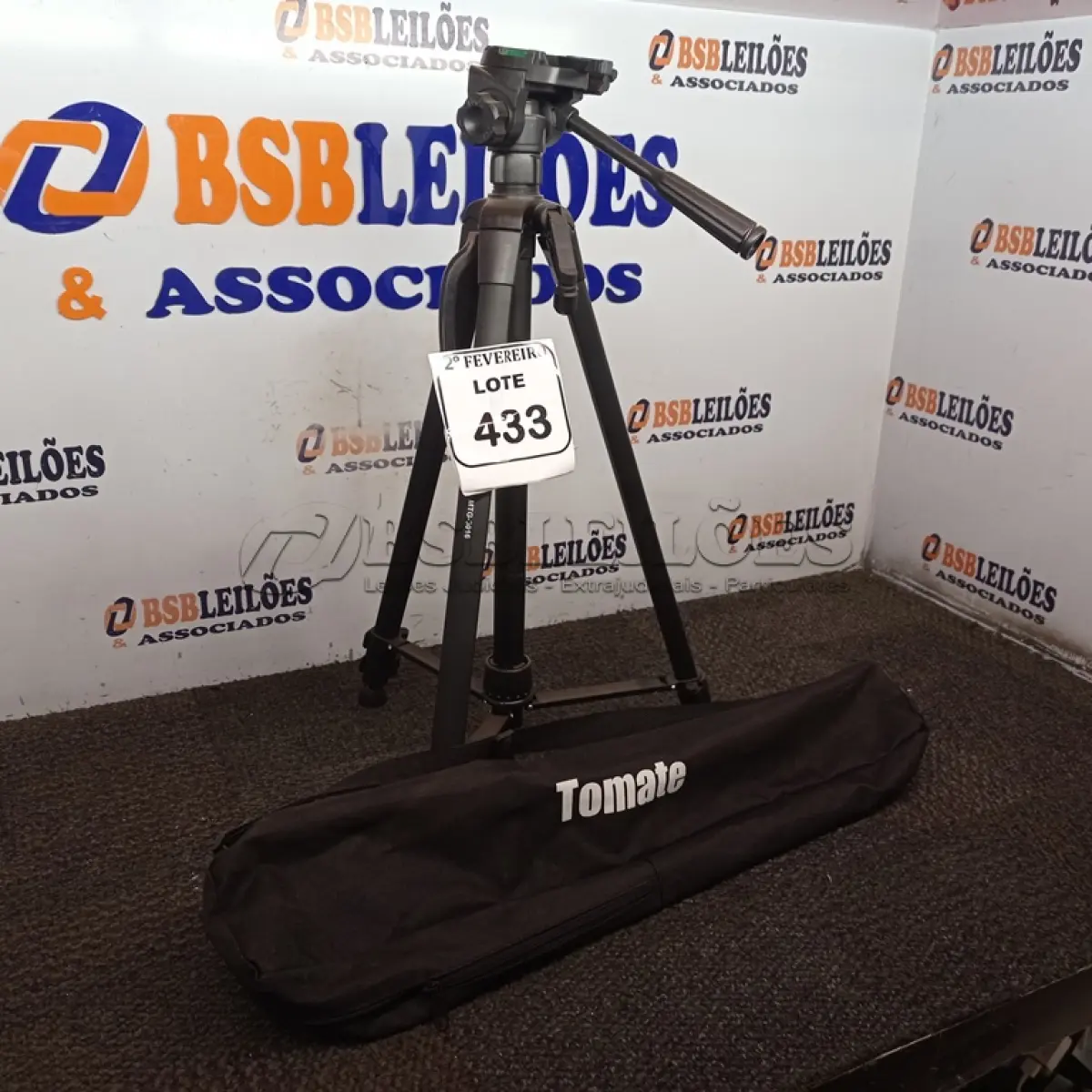 LOTE 433 - 01 TRIPÉ P/CÂMERA FOTOGRÁFICA MARCA TOMATE MODELO MTG-3016. (NO ESTADO) ATENÇÃO! FAZER A VISITAÇÃO ANTES DE ARREMATAR, NÃO SABEMOS SE FUNCIONA. LEILÃO NÃO TEM GARANTIA E NEM DEVOLUÇÃO, SUJEITO A POSSÍVEIS AVARIAS VISÍVEIS/OCULTAS E/OU AUSÊNCIA DE COMPONENTES.