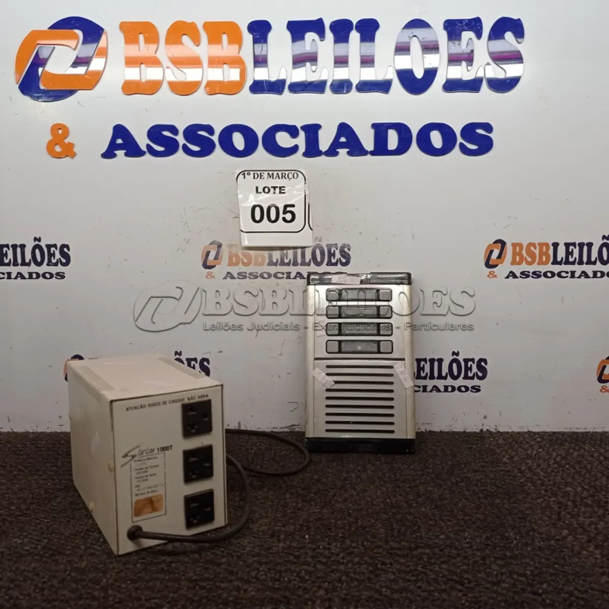 LOTE 005 - 01 INTERFONE PARA CONDOMÍNIO COM 08 CANAIS HDL E 01 FONTE PARA COMPUTADOR STAR LINE. (NO ESTADO) ATENÇÃO! FAZER A VISITAÇÃO ANTES DE ARREMATAR, NÃO SABEMOS SE FUNCIONA. LEILÃO NÃO TEM GARANTIA E NEM DEVOLUÇÃO, SUJEITO A POSSÍVEIS AVARIAS VISÍVEIS/OCULTAS E/OU AUSÊNCIA DE COMPONENTES.