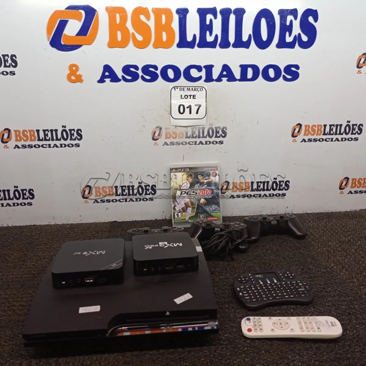 LOTE 017 - 02 TV’S BOX COM CONTROLE, 01 PLAYSTATION 3 COM 03 CONTROLES E 01 JOGO. (NO ESTADO) ATENÇÃO! FAZER A VISITAÇÃO ANTES DE ARREMATAR, NÃO SABEMOS SE FUNCIONA. LEILÃO NÃO TEM GARANTIA E NEM DEVOLUÇÃO, SUJEITO A POSSÍVEIS AVARIAS VISÍVEIS/OCULTAS E/OU AUSÊNCIA DE COMPONENTES.