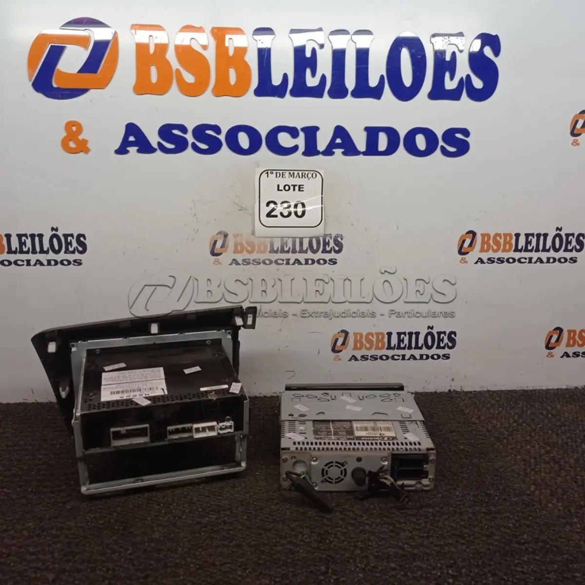 LOTE 230 - 02 APARELHOS DE SOM ALTO MOTIVO SEM RABICHOS. (NO ESTADO) ATENÇÃO! FAZER A VISITAÇÃO ANTES DE ARREMATAR, NÃO SABEMOS SE FUNCIONA. LEILÃO NÃO TEM GARANTIA E NEM DEVOLUÇÃO, SUJEITO A POSSÍVEIS AVARIAS VISÍVEIS/OCULTAS E/OU AUSÊNCIA DE COMPONENTES.