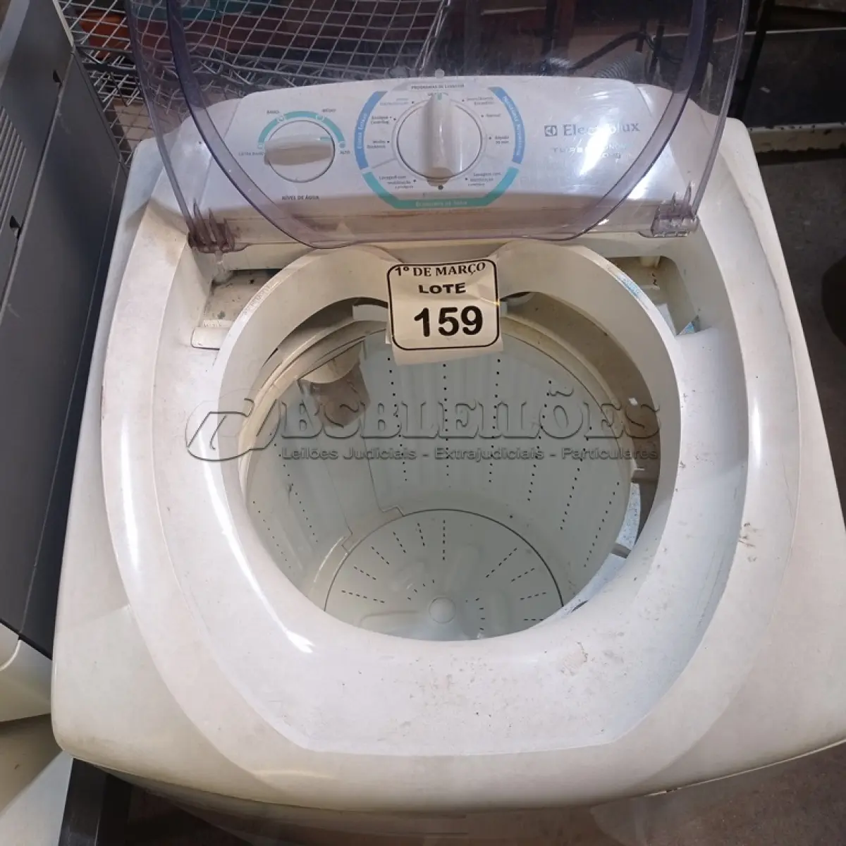 LOTE 159 - 01 MÁQUINA DE LAVAR MARCA ELECTROLUX 6KG. (NO ESTADO) ATENÇÃO! FAZER A VISITAÇÃO ANTES DE ARREMATAR, NÃO SABEMOS SE FUNCIONA. LEILÃO NÃO TEM GARANTIA E NEM DEVOLUÇÃO, SUJEITO A POSSÍVEIS AVARIAS VISÍVEIS/OCULTAS E/OU AUSÊNCIA DE COMPONENTES.
