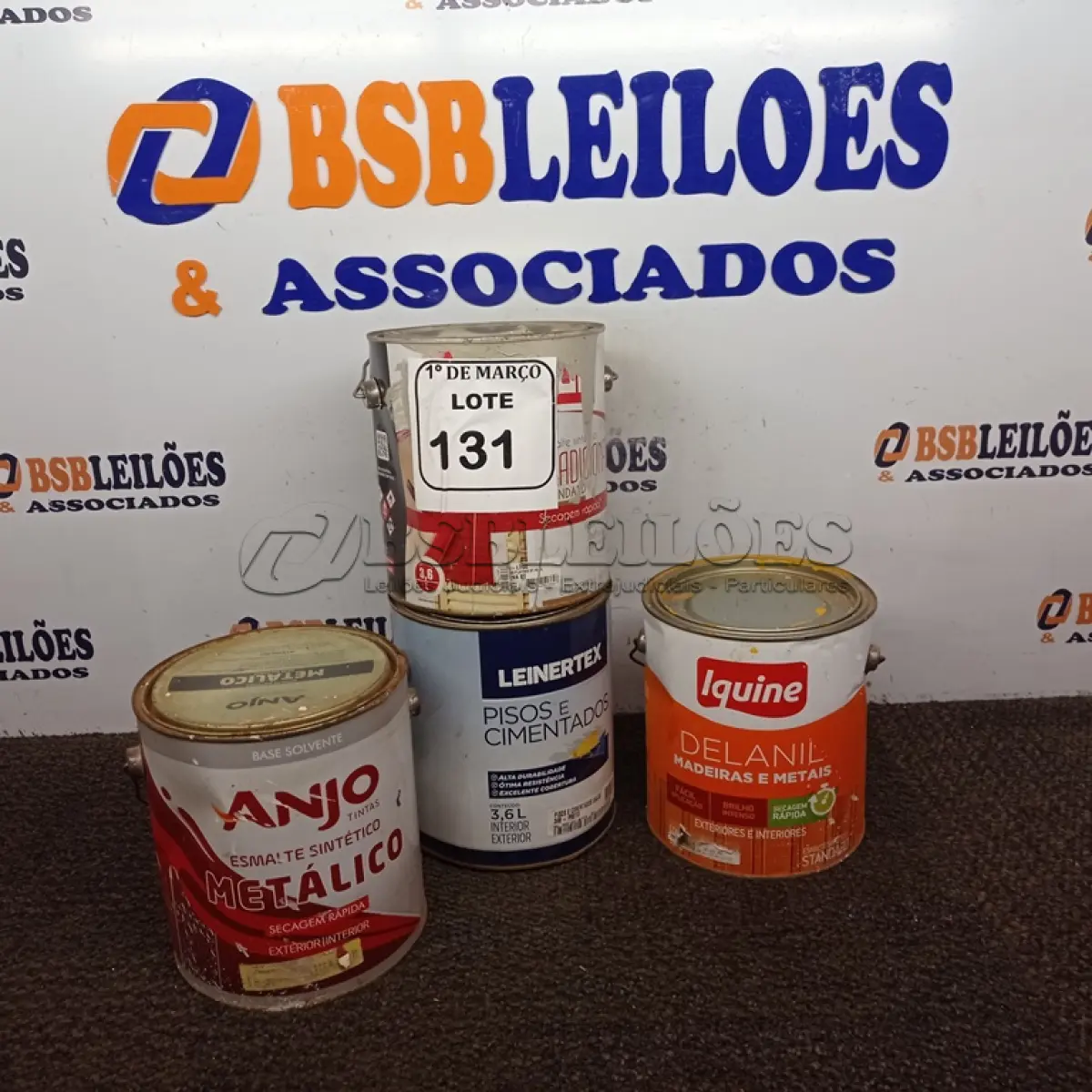 LOTE 131 - 04 LATAS DE TINTAS DE 3,6L MARCAS E MODELOS DIVERSOS SENDO 01 LACRADA PARA PISO E CIMENTADOS NA COR PRETA. (NO ESTADO) ATENÇÃO! FAZER A VISITAÇÃO ANTES DE ARREMATAR, NÃO SABEMOS SE FUNCIONA. LEILÃO NÃO TEM GARANTIA E NEM DEVOLUÇÃO, SUJEITO A POSSÍVEIS AVARIAS VISÍVEIS/OCULTAS E/OU AUSÊNCIA DE COMPONENTES.
