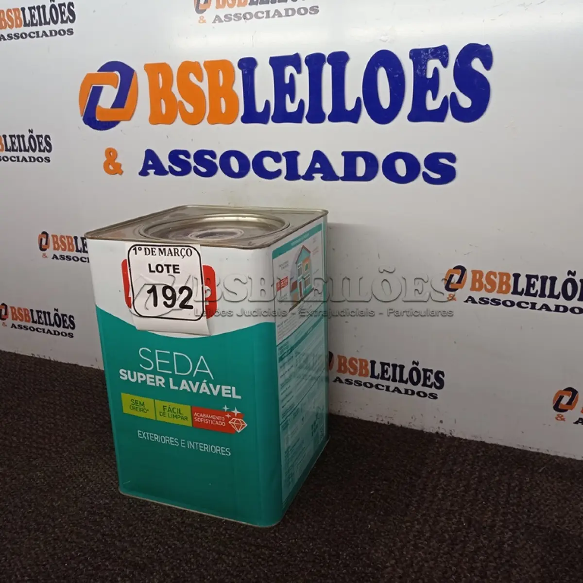 LOTE 192 - 01 LATA DE TINTA SEDA SUPER LAVÁVEL IQUINE NA COR BASE C ACETINADO 18 LITROS. (NO ESTADO) ATENÇÃO! FAZER A VISITAÇÃO ANTES DE ARREMATAR, NÃO SABEMOS SE FUNCIONA. LEILÃO NÃO TEM GARANTIA E NEM DEVOLUÇÃO, SUJEITO A POSSÍVEIS AVARIAS VISÍVEIS/OCULTAS E/OU AUSÊNCIA DE COMPONENTES.