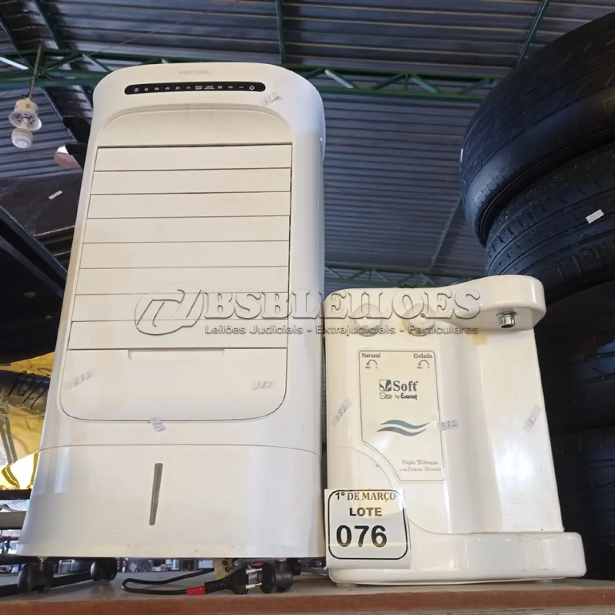 LOTE 076 - 01 CLIMATIZADOR VENTISOL E 01 PURIFICADOR DE ÁGUA MARCA SOFT. (NO ESTADO) ATENÇÃO! FAZER A VISITAÇÃO ANTES DE ARREMATAR, NÃO SABEMOS SE FUNCIONA. LEILÃO NÃO TEM GARANTIA E NEM DEVOLUÇÃO, SUJEITO A POSSÍVEIS AVARIAS VISÍVEIS/OCULTAS E/OU AUSÊNCIA DE COMPONENTES.