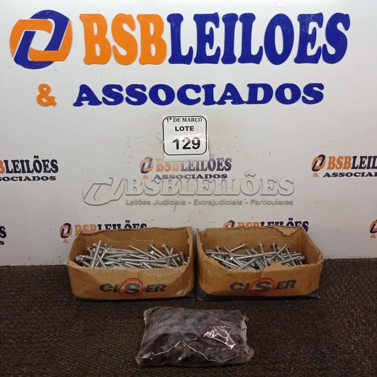 LOTE 129 - 01 LOTE COM DIVERSOS PARAFUSOS SEXTAVADO E DIVERSAS BORRACHINHAS. (NOVO) (NO ESTADO) ATENÇÃO! FAZER A VISITAÇÃO ANTES DE ARREMATAR, NÃO SABEMOS SE FUNCIONA. LEILÃO NÃO TEM GARANTIA E NEM DEVOLUÇÃO, SUJEITO A POSSÍVEIS AVARIAS VISÍVEIS/OCULTAS E/OU AUSÊNCIA DE COMPONENTES.