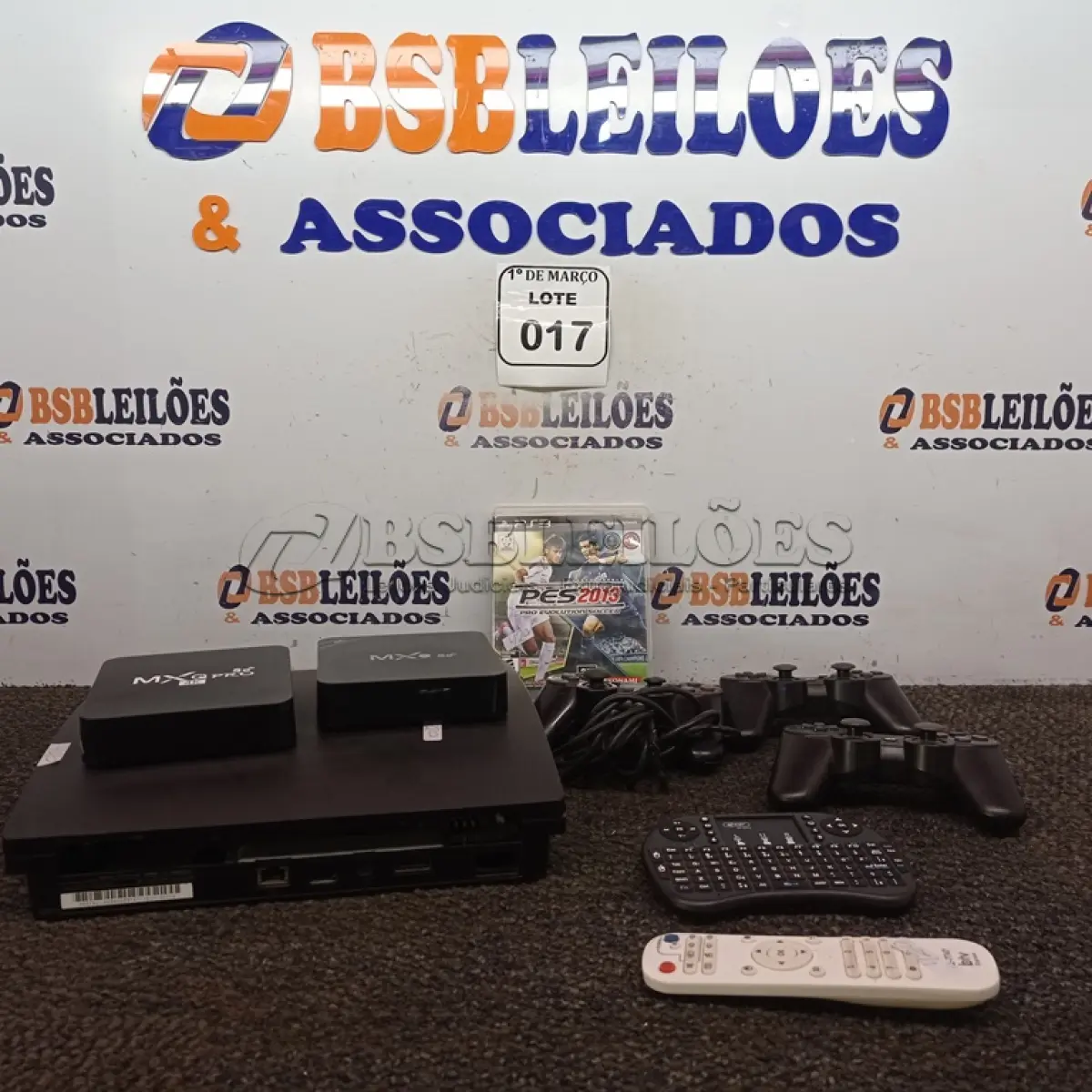 LOTE 017 - 02 TV’S BOX COM CONTROLE, 01 PLAYSTATION 3 COM 03 CONTROLES E 01 JOGO. (NO ESTADO) ATENÇÃO! FAZER A VISITAÇÃO ANTES DE ARREMATAR, NÃO SABEMOS SE FUNCIONA. LEILÃO NÃO TEM GARANTIA E NEM DEVOLUÇÃO, SUJEITO A POSSÍVEIS AVARIAS VISÍVEIS/OCULTAS E/OU AUSÊNCIA DE COMPONENTES.
