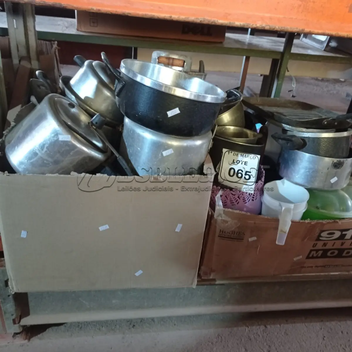 LOTE 065 - 01 LOTE COM GRANDE QUANTIDADE DE PANELAS E UTENSÍLIOS DE COZINHA DIVERSOS.  (NO ESTADO) ATENÇÃO! FAZER A VISITAÇÃO ANTES DE ARREMATAR, NÃO SABEMOS SE FUNCIONA. LEILÃO NÃO TEM GARANTIA E NEM DEVOLUÇÃO, SUJEITO A POSSÍVEIS AVARIAS VISÍVEIS/OCULTAS E/OU AUSÊNCIA DE COMPONENTES.