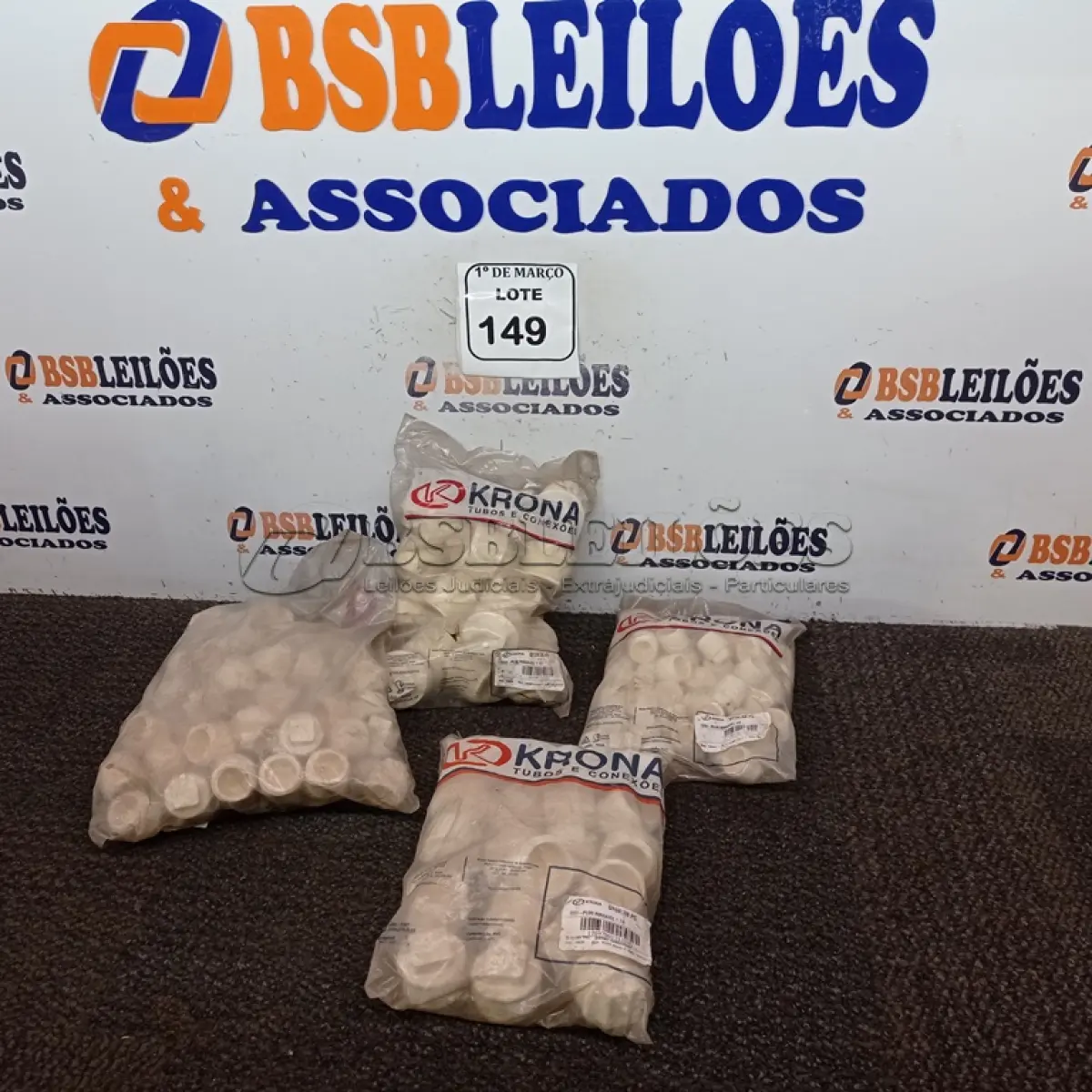 LOTE 149 - 03 PACOTES DE PLUG ROSCÁVEL TAMANHOS DIVERSOS E 01 PACOTE DE TE ROSCÁVEL ¾.  (NO ESTADO) ATENÇÃO! FAZER A VISITAÇÃO ANTES DE ARREMATAR, NÃO SABEMOS SE FUNCIONA. LEILÃO NÃO TEM GARANTIA E NEM DEVOLUÇÃO, SUJEITO A POSSÍVEIS AVARIAS VISÍVEIS/OCULTAS E/OU AUSÊNCIA DE COMPONENTES.