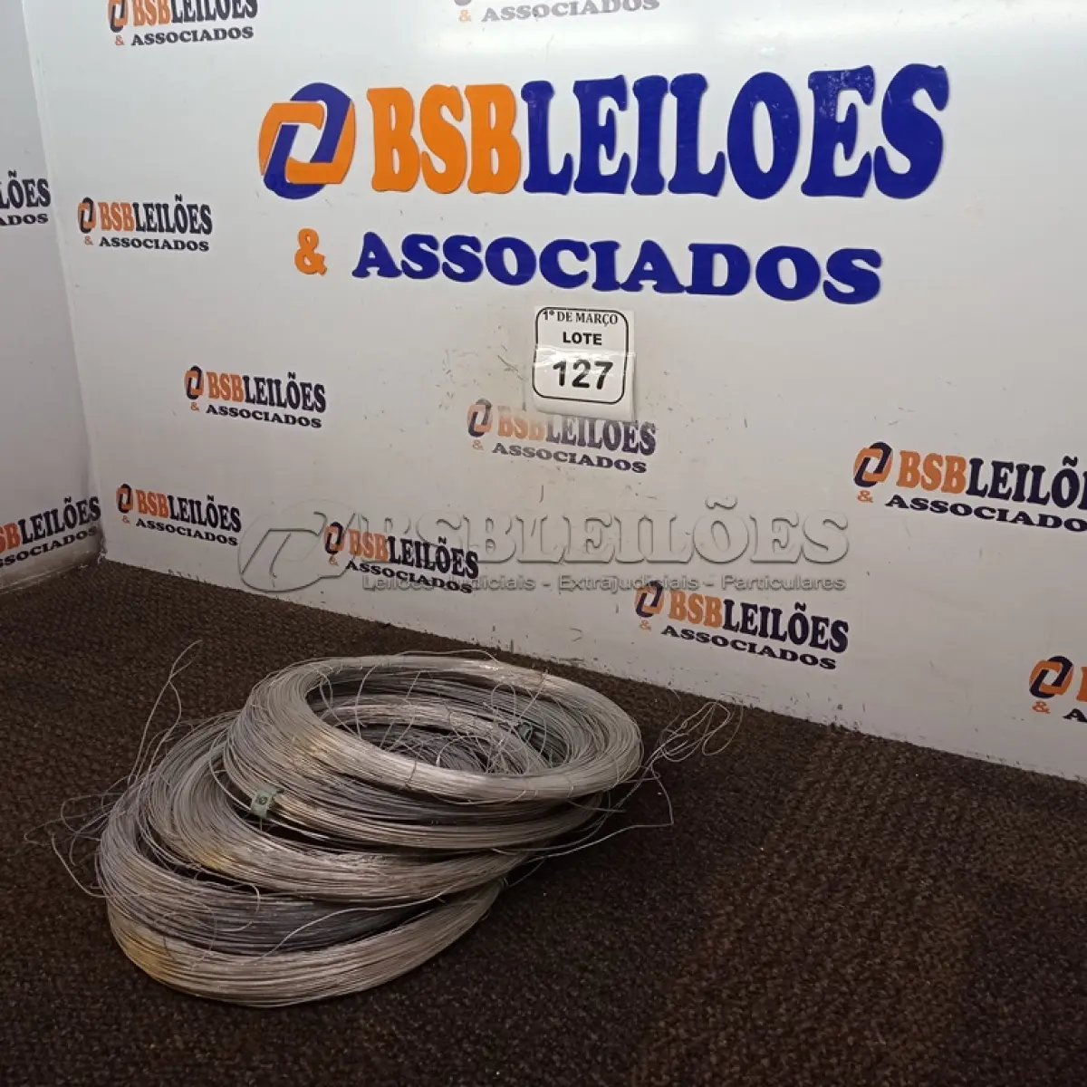 LOTE 127 - 01 LOTE COM 09 ROLOS DE ARAME GALVANIZADO. (NOVO) (NO ESTADO) ATENÇÃO! FAZER A VISITAÇÃO ANTES DE ARREMATAR, NÃO SABEMOS SE FUNCIONA. LEILÃO NÃO TEM GARANTIA E NEM DEVOLUÇÃO, SUJEITO A POSSÍVEIS AVARIAS VISÍVEIS/OCULTAS E/OU AUSÊNCIA DE COMPONENTES.
