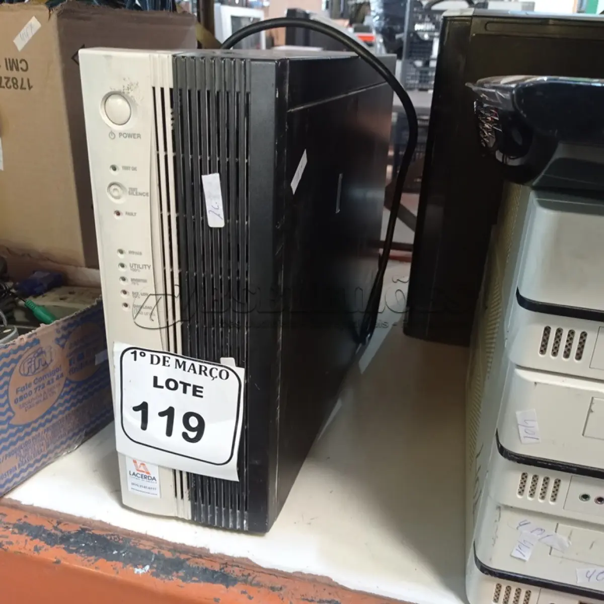 LOTE 119 - 01 NOBREAK 2KVA MARCA LACERDA COM BATERIAS. (NO ESTADO) ATENÇÃO! FAZER A VISITAÇÃO ANTES DE ARREMATAR, NÃO SABEMOS SE FUNCIONA. LEILÃO NÃO TEM GARANTIA E NEM DEVOLUÇÃO, SUJEITO A POSSÍVEIS AVARIAS VISÍVEIS/OCULTAS E/OU AUSÊNCIA DE COMPONENTES.