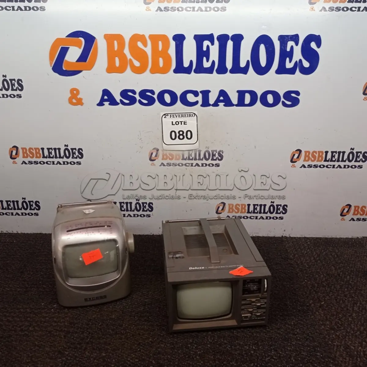 LOTE 080 - 02 MINIS TV/RADIO PORTÁTIL. (NO ESTADO) ATENÇÃO! FAZER A VISITAÇÃO ANTES DE ARREMATAR, NÃO SABEMOS SE FUNCIONA. LEILÃO NÃO TEM GARANTIA E NEM DEVOLUÇÃO, SUJEITO A POSSÍVEIS AVARIAS VISÍVEIS/OCULTAS E/OU AUSÊNCIA DE COMPONENTES.
