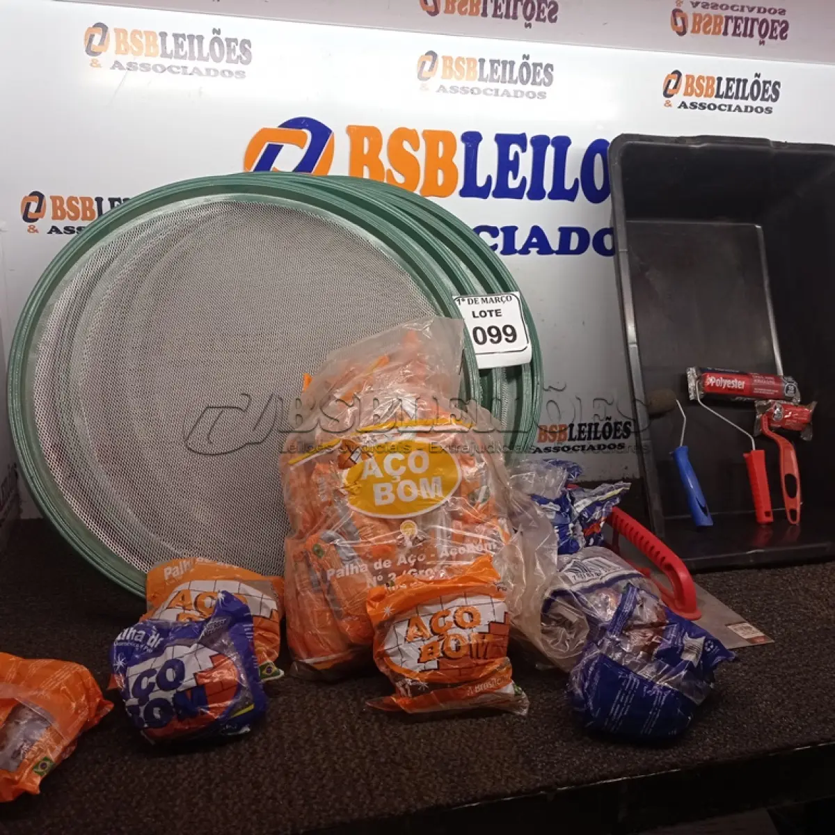 LOTE 099 - 01 LOTE COM PALHAS DE AÇO, 03 ROLINHOS PARA PINTURA, 01 DESEMPENADEIRA DE AÇO E 04 PENEIRAS PLÁSTICAS. (NO ESTADO) ATENÇÃO! FAZER A VISITAÇÃO ANTES DE ARREMATAR, NÃO SABEMOS SE FUNCIONA. LEILÃO NÃO TEM GARANTIA E NEM DEVOLUÇÃO, SUJEITO A POSSÍVEIS AVARIAS VISÍVEIS/OCULTAS E/OU AUSÊNCIA DE COMPONENTES.
