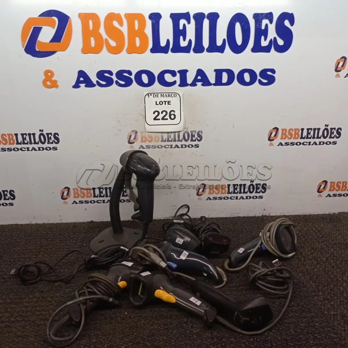 LOTE 226 - 01 LOTE COM LEITORES DE CÓDIGO DE BARRA. (NO ESTADO) ATENÇÃO! FAZER A VISITAÇÃO ANTES DE ARREMATAR, NÃO SABEMOS SE FUNCIONA. LEILÃO NÃO TEM GARANTIA E NEM DEVOLUÇÃO, SUJEITO A POSSÍVEIS AVARIAS VISÍVEIS/OCULTAS E/OU AUSÊNCIA DE COMPONENTES.