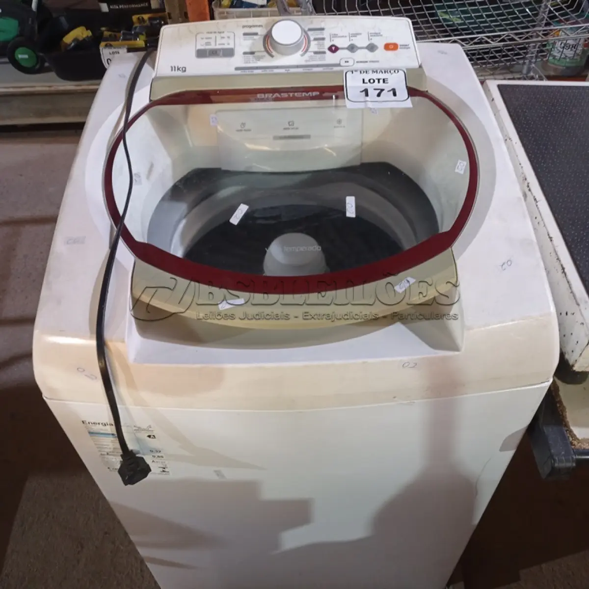 LOTE 171 - 01 MÁQUINA DE LAVAR 11KG MARCA BRASTEMP. (NO ESTADO) ATENÇÃO! FAZER A VISITAÇÃO ANTES DE ARREMATAR, NÃO SABEMOS SE FUNCIONA. LEILÃO NÃO TEM GARANTIA E NEM DEVOLUÇÃO, SUJEITO A POSSÍVEIS AVARIAS VISÍVEIS/OCULTAS E/OU AUSÊNCIA DE COMPONENTES.