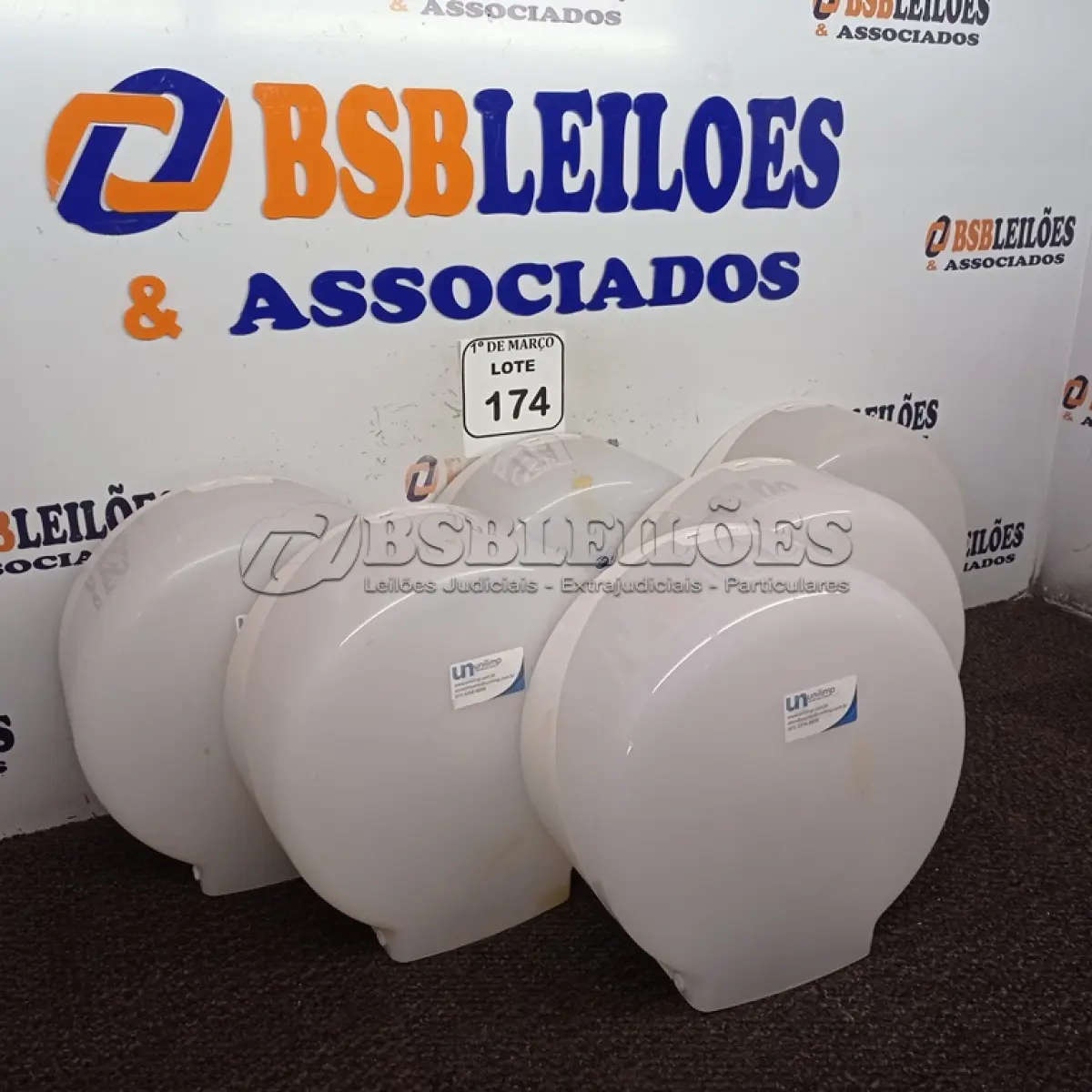 LOTE 174 - 06 DISPENSES DE PAPEL PARA BANHEIRO. (NOVO) (NO ESTADO) ATENÇÃO! FAZER A VISITAÇÃO ANTES DE ARREMATAR, NÃO SABEMOS SE FUNCIONA. LEILÃO NÃO TEM GARANTIA E NEM DEVOLUÇÃO, SUJEITO A POSSÍVEIS AVARIAS VISÍVEIS/OCULTAS E/OU AUSÊNCIA DE COMPONENTES.