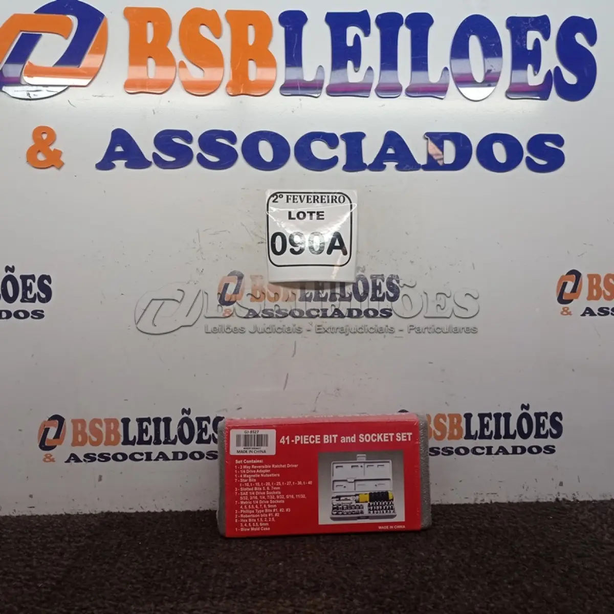 LOTE 090 - 41 PIECE BIT ANDE SOCKET SET. (NOVA) (NO ESTADO) ATENÇÃO! FAZER A VISITAÇÃO ANTES DE ARREMATAR, NÃO SABEMOS SE FUNCIONA. LEILÃO NÃO TEM GARANTIA E NEM DEVOLUÇÃO, SUJEITO A POSSÍVEIS AVARIAS VISÍVEIS/OCULTAS E/OU AUSÊNCIA DE COMPONENTES.