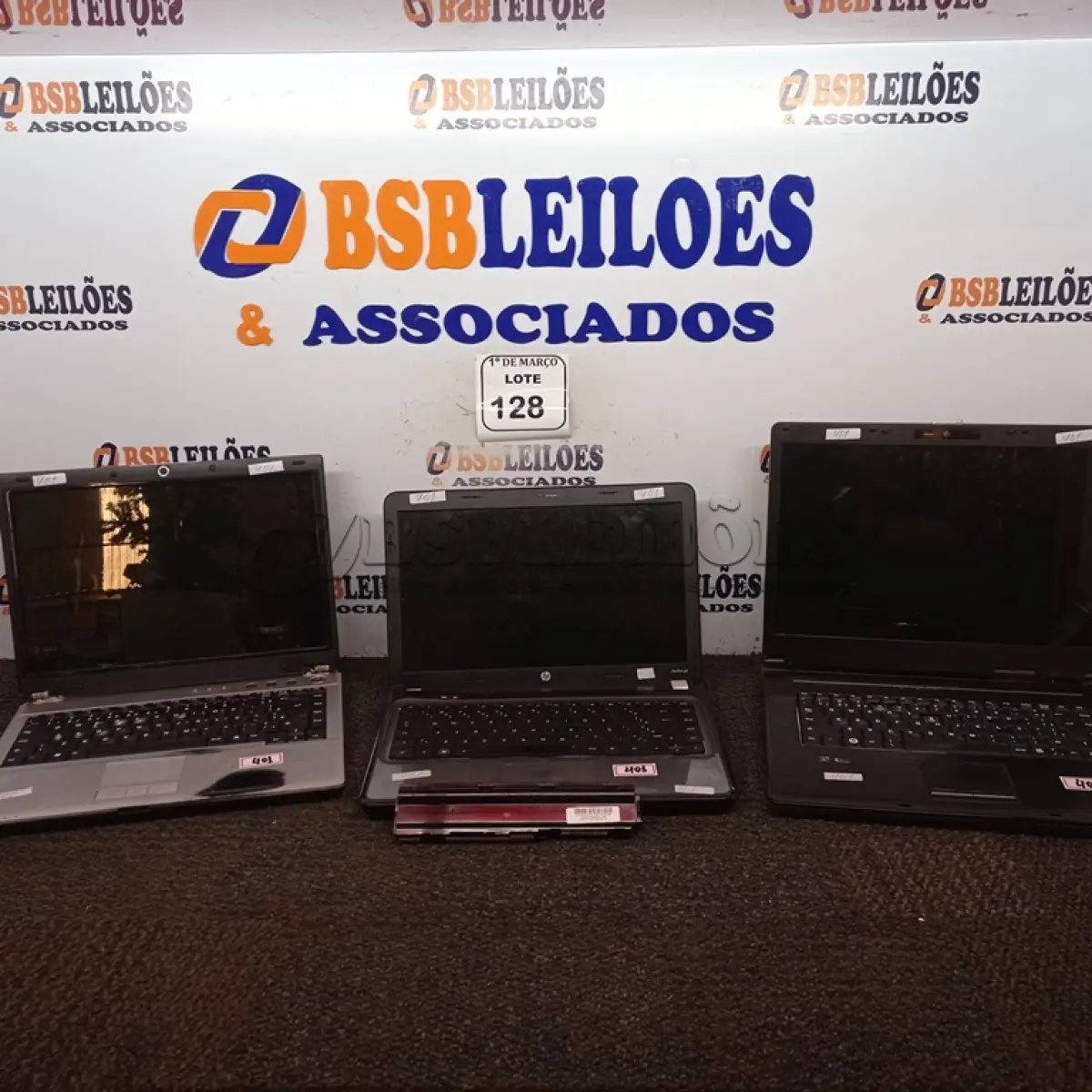 LOTE 128 - 03 NETBOOK’S PARA RETIRADA DE PEÇAS. (NO ESTADO) ATENÇÃO! FAZER A VISITAÇÃO ANTES DE ARREMATAR, NÃO SABEMOS SE FUNCIONA. LEILÃO NÃO TEM GARANTIA E NEM DEVOLUÇÃO, SUJEITO A POSSÍVEIS AVARIAS VISÍVEIS/OCULTAS E/OU AUSÊNCIA DE COMPONENTES.