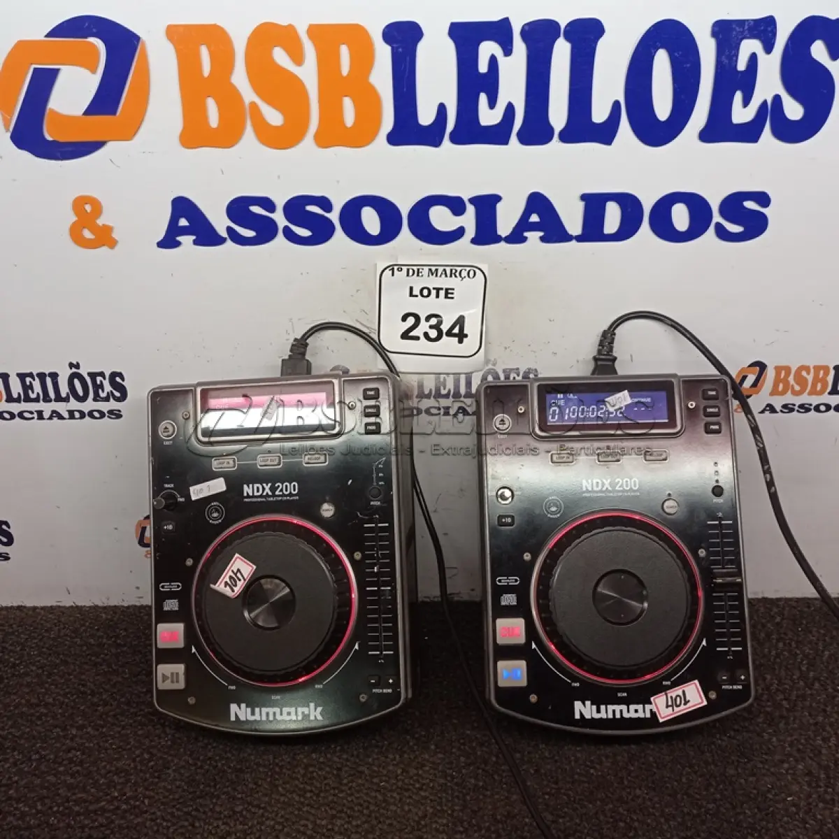 LOTE 234 - 02 CDJ NDX 200 NUMARK. (NO ESTADO) ATENÇÃO! FAZER A VISITAÇÃO ANTES DE ARREMATAR, NÃO SABEMOS SE FUNCIONA. LEILÃO NÃO TEM GARANTIA E NEM DEVOLUÇÃO, SUJEITO A POSSÍVEIS AVARIAS VISÍVEIS/OCULTAS E/OU AUSÊNCIA DE COMPONENTES.