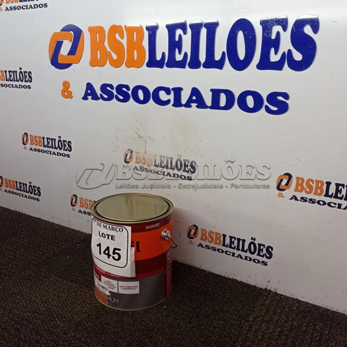 LOTE 145 - 01 LATA DE TINTA ESMALTE PARA MADEIRAS E METAIS NA COR BRILHANTE PLATINA DE 3,6L MARCA SUVINIL. (NOVO) (NO ESTADO) ATENÇÃO! FAZER A VISITAÇÃO ANTES DE ARREMATAR, NÃO SABEMOS SE FUNCIONA. LEILÃO NÃO TEM GARANTIA E NEM DEVOLUÇÃO, SUJEITO A POSSÍVEIS AVARIAS VISÍVEIS/OCULTAS E/OU AUSÊNCIA DE COMPONENTES.