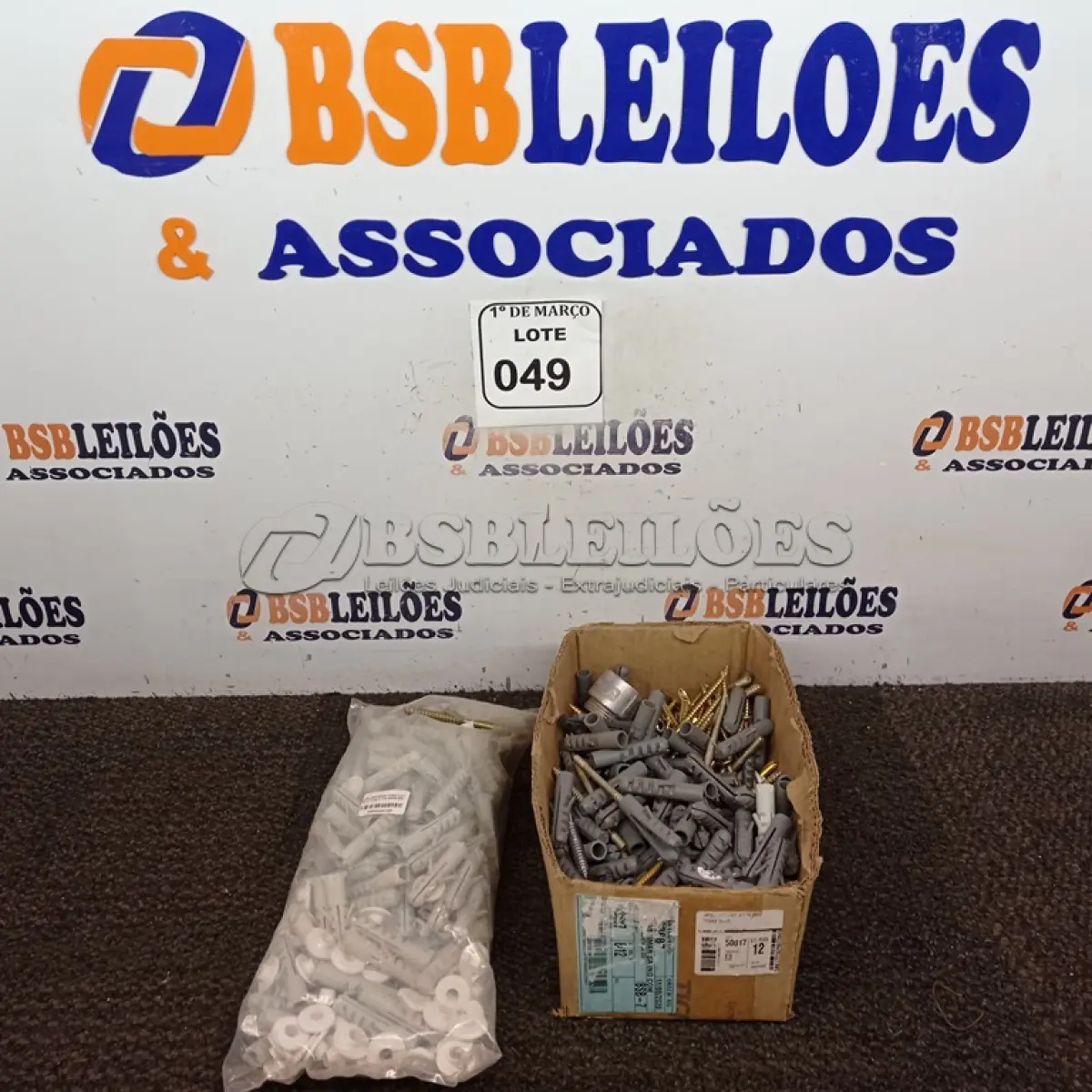 LOTE 049 - 01 LOTE COM GRANDE QUANTIDADE DE BUCHAS E PARAFUSOS PARA VASO SANITÁRIO. (NOVO) (NO ESTADO) ATENÇÃO! FAZER A VISITAÇÃO ANTES DE ARREMATAR, NÃO SABEMOS SE FUNCIONA. LEILÃO NÃO TEM GARANTIA E NEM DEVOLUÇÃO, SUJEITO A POSSÍVEIS AVARIAS VISÍVEIS/OCULTAS E/OU AUSÊNCIA DE COMPONENTES.